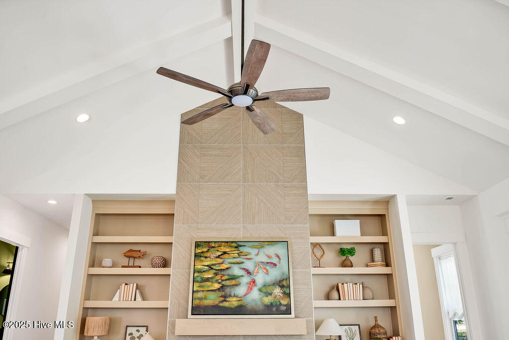 100512087 | Photo 21