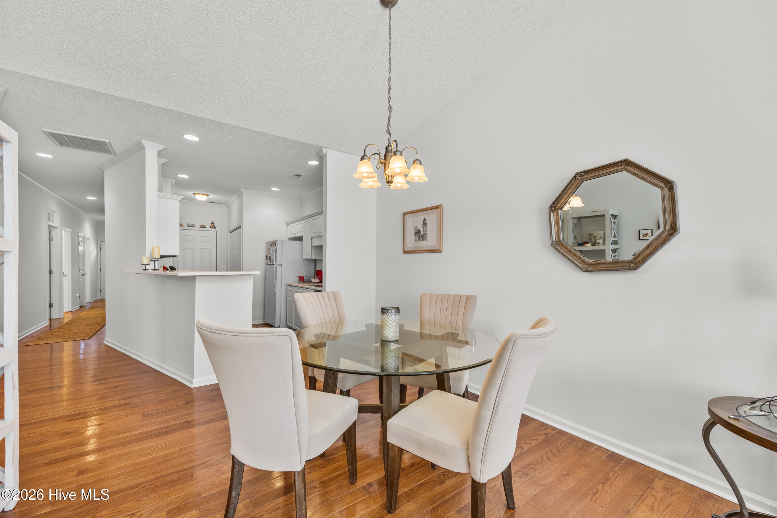 100559872 | Photo 11