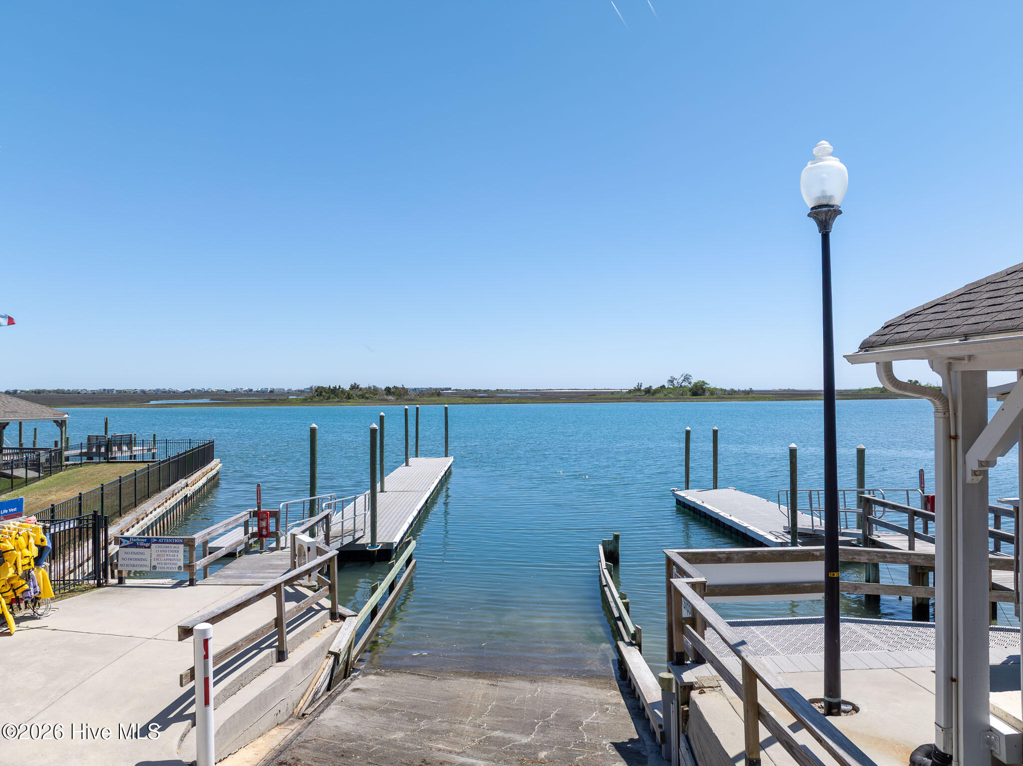 100568983 | Photo 80