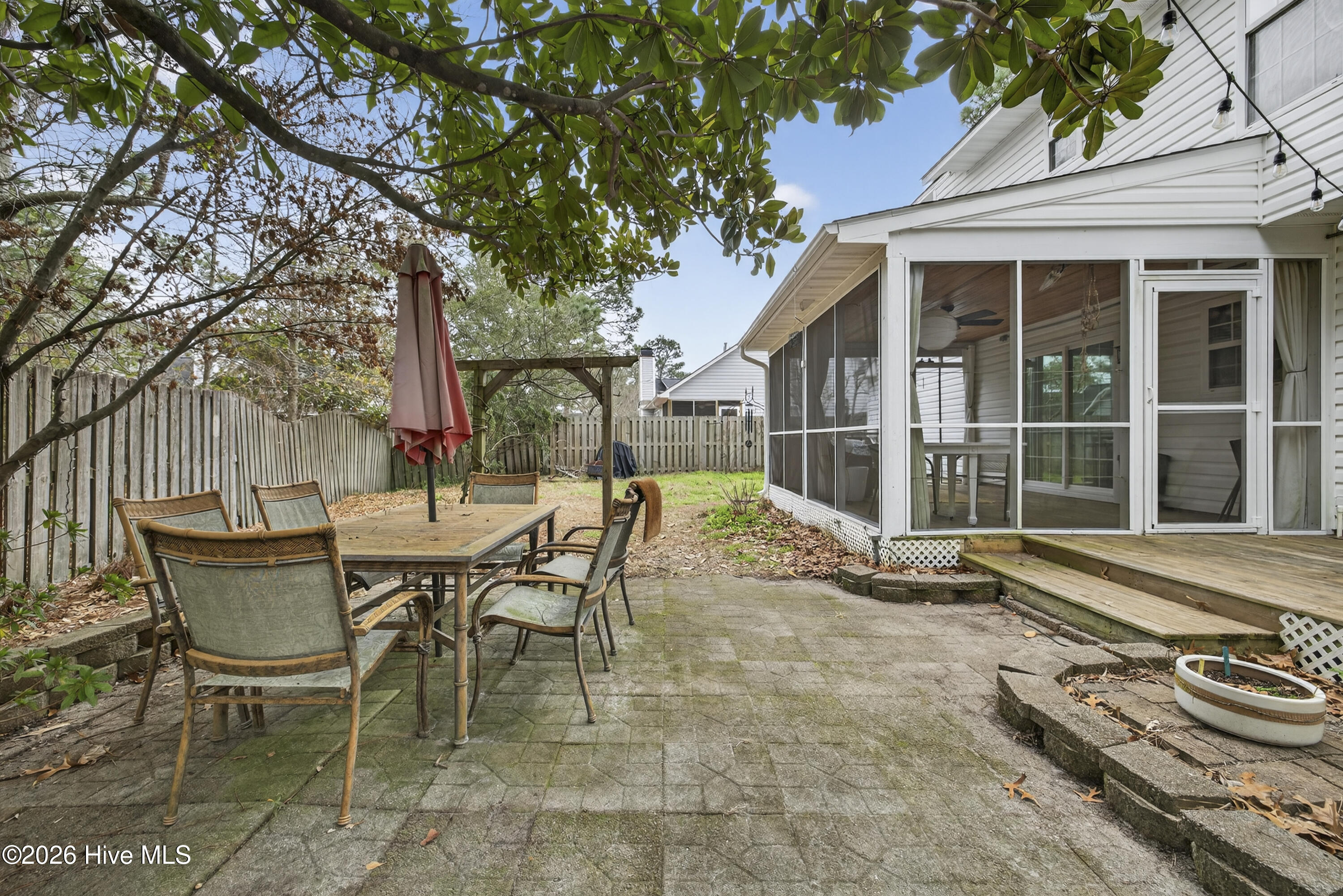 100558180 | Photo 40