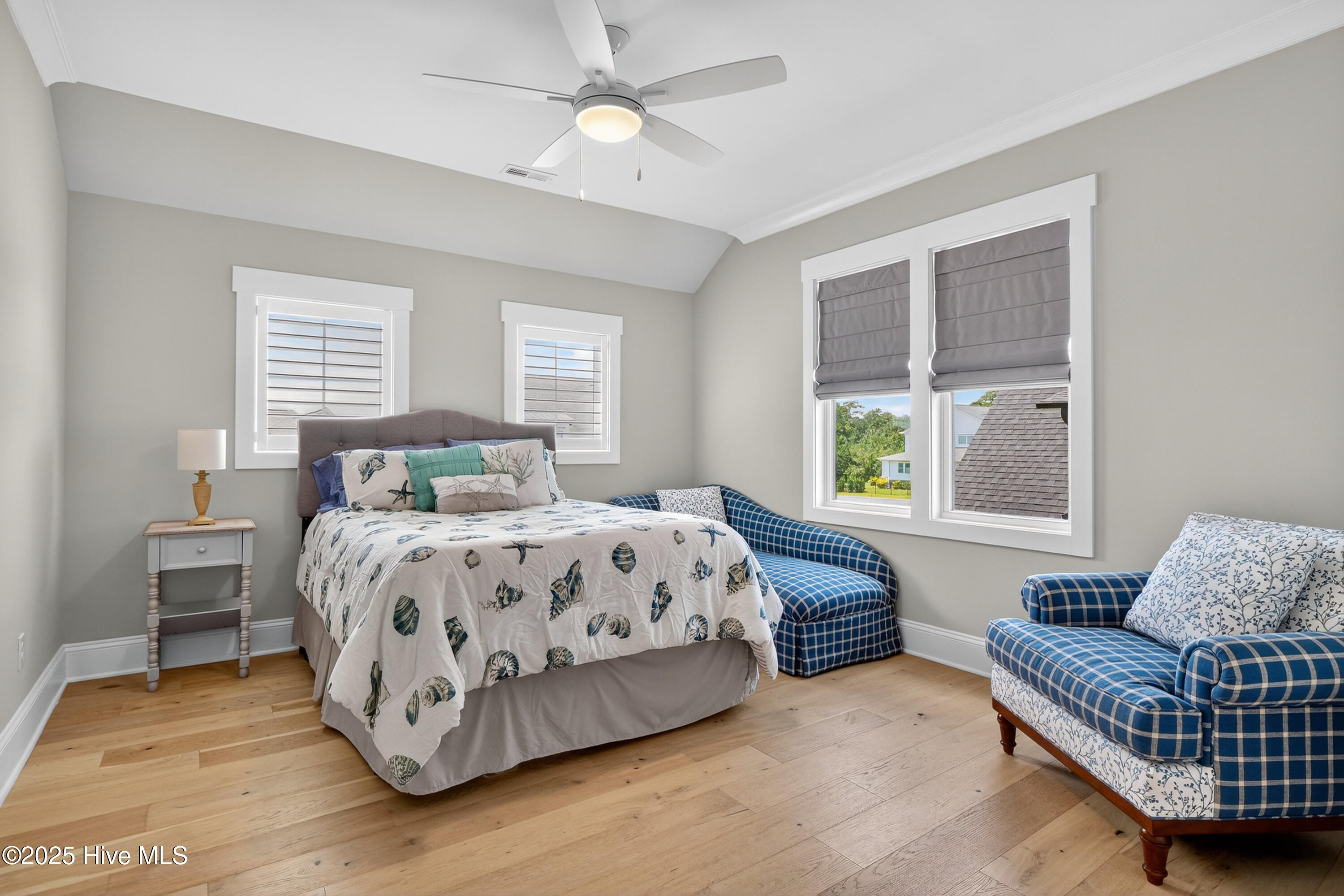 100523935 | Photo 43