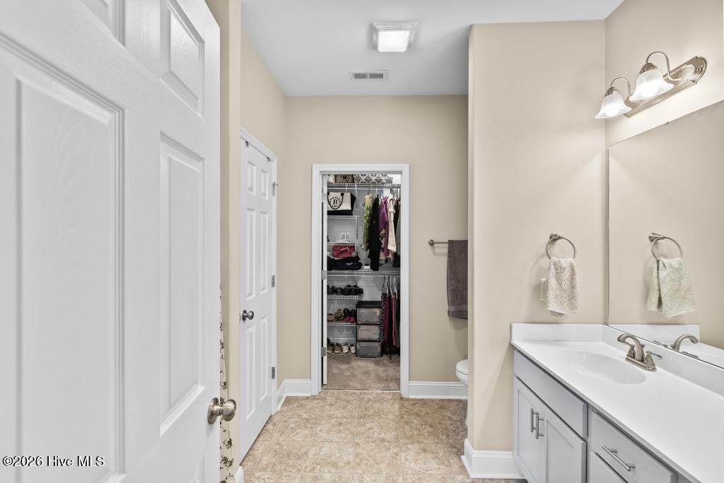 100565616 | Photo 30