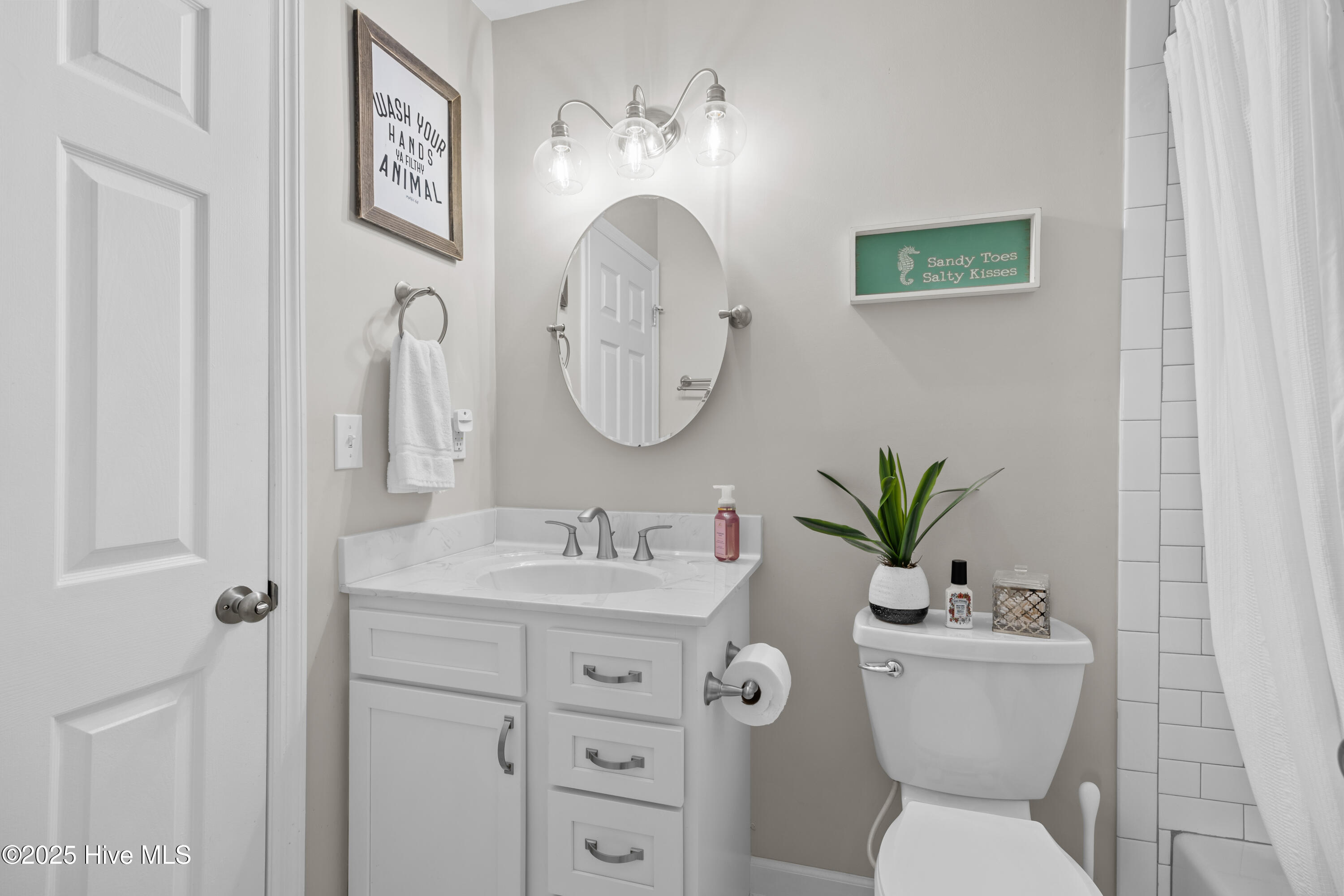 100530467 | Photo 32