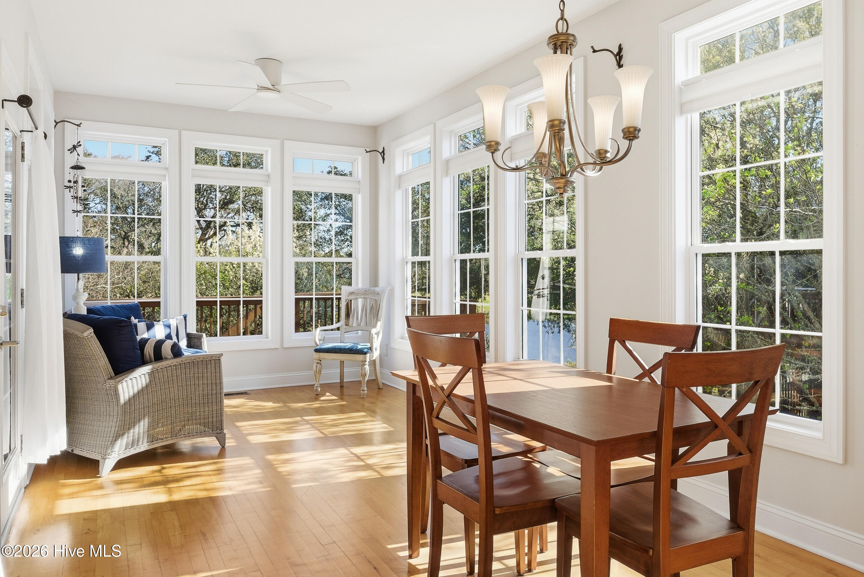 100561643 | Photo 15