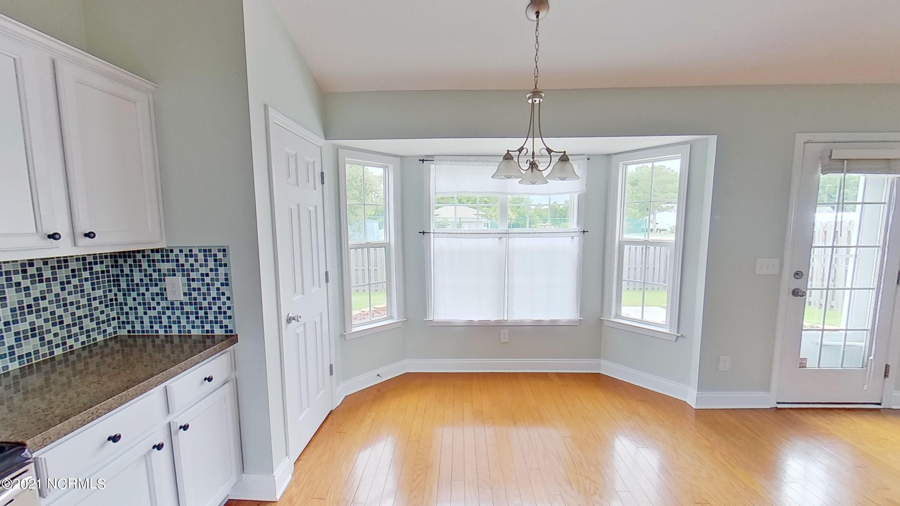 100546873 | Photo 10