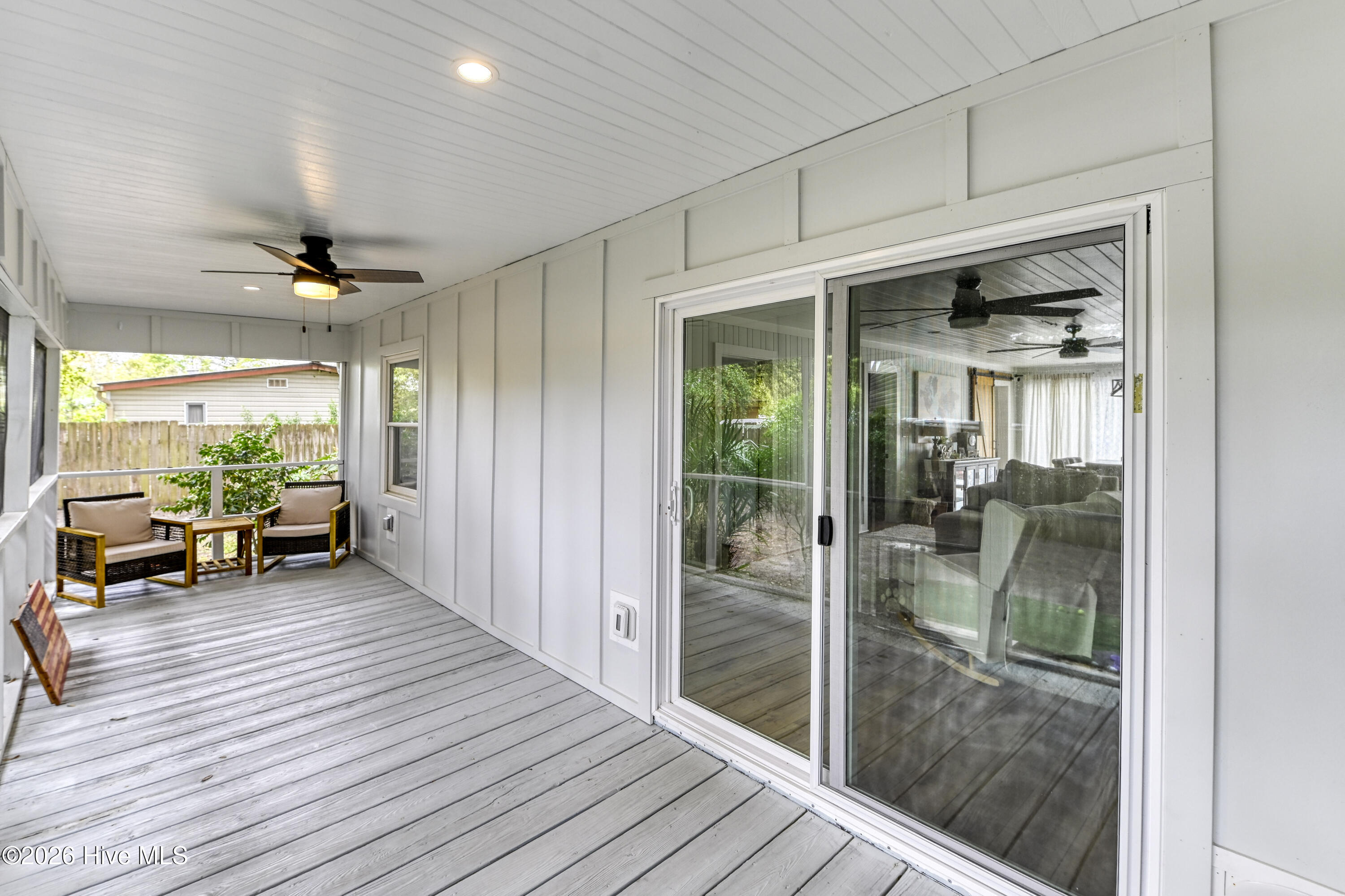 100566355 | Photo 33