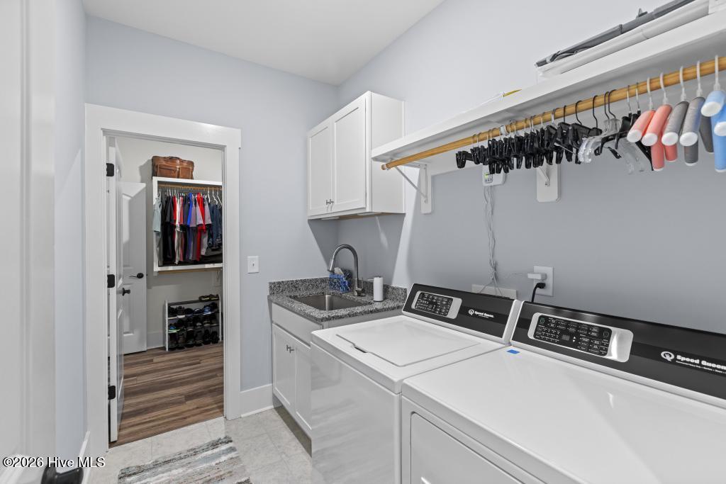 100569844 | Photo 43