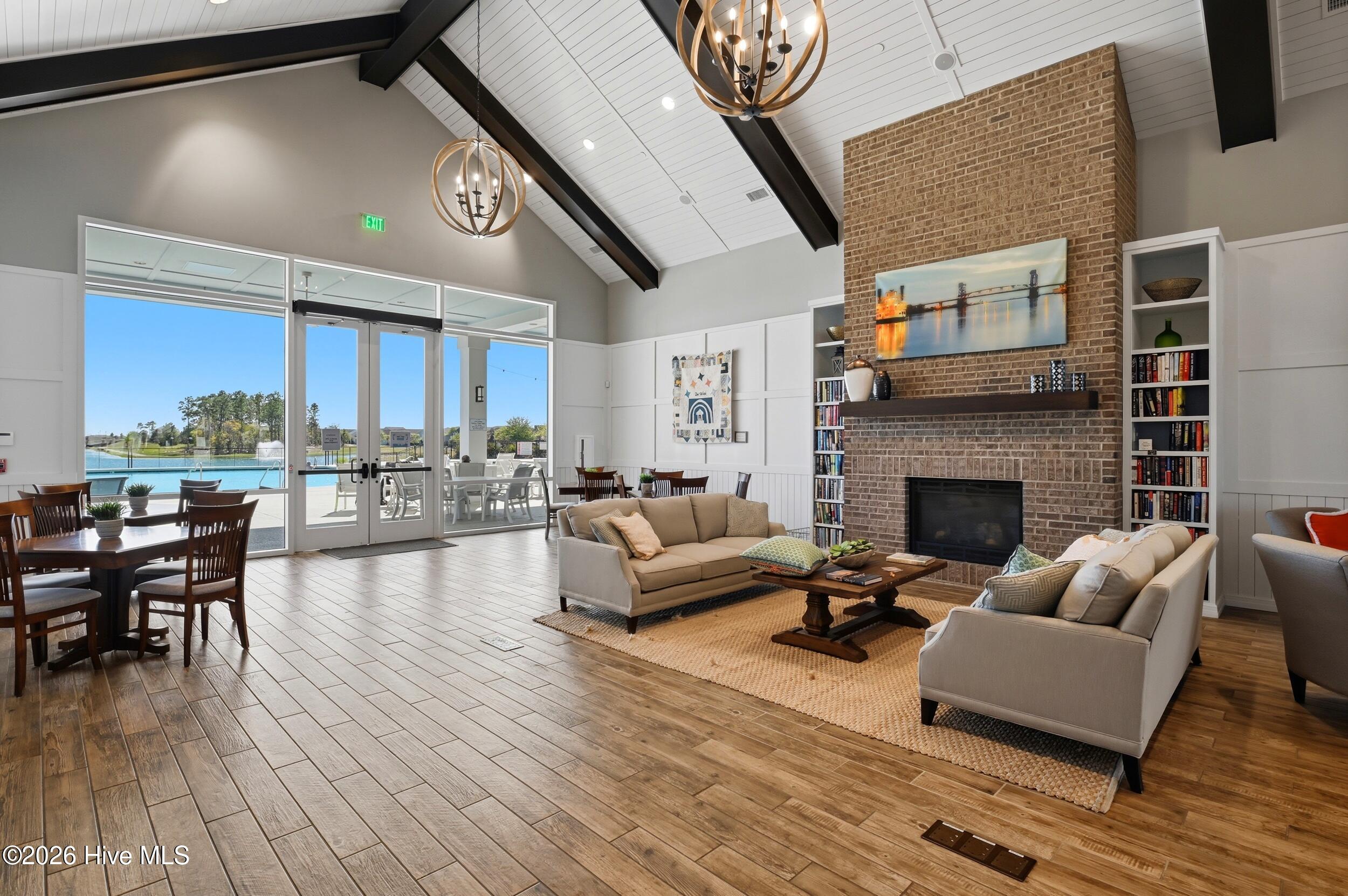 100565292 | Photo 54