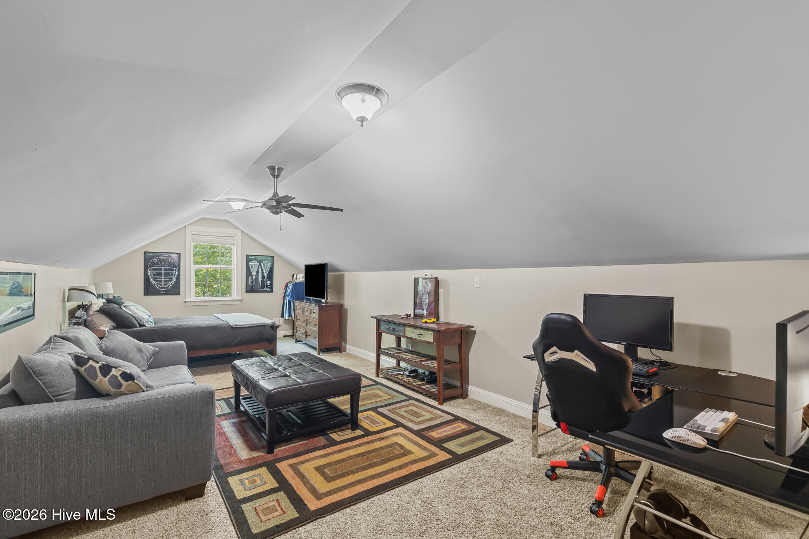 100557590 | Photo 62