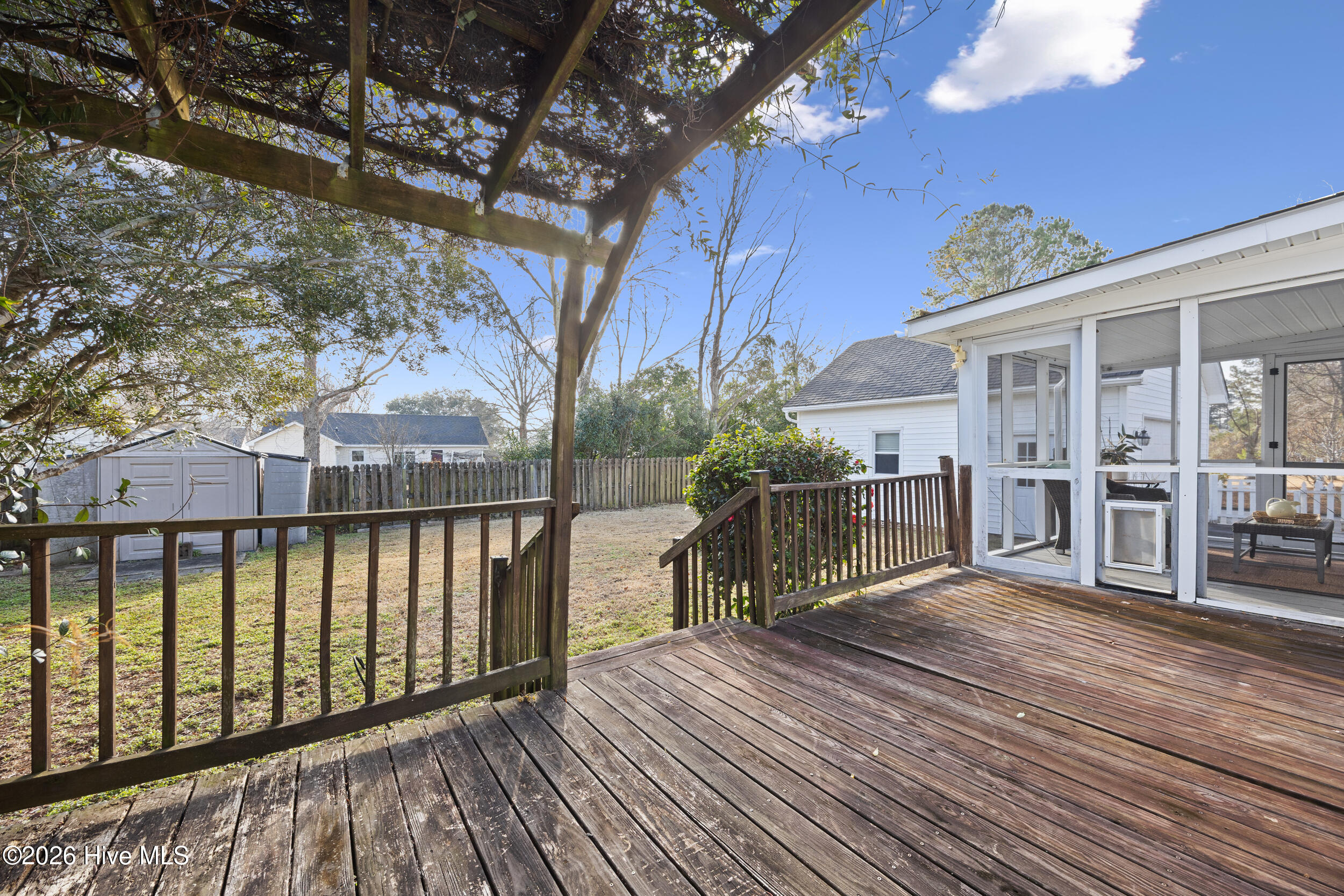 100547989 | Photo 35