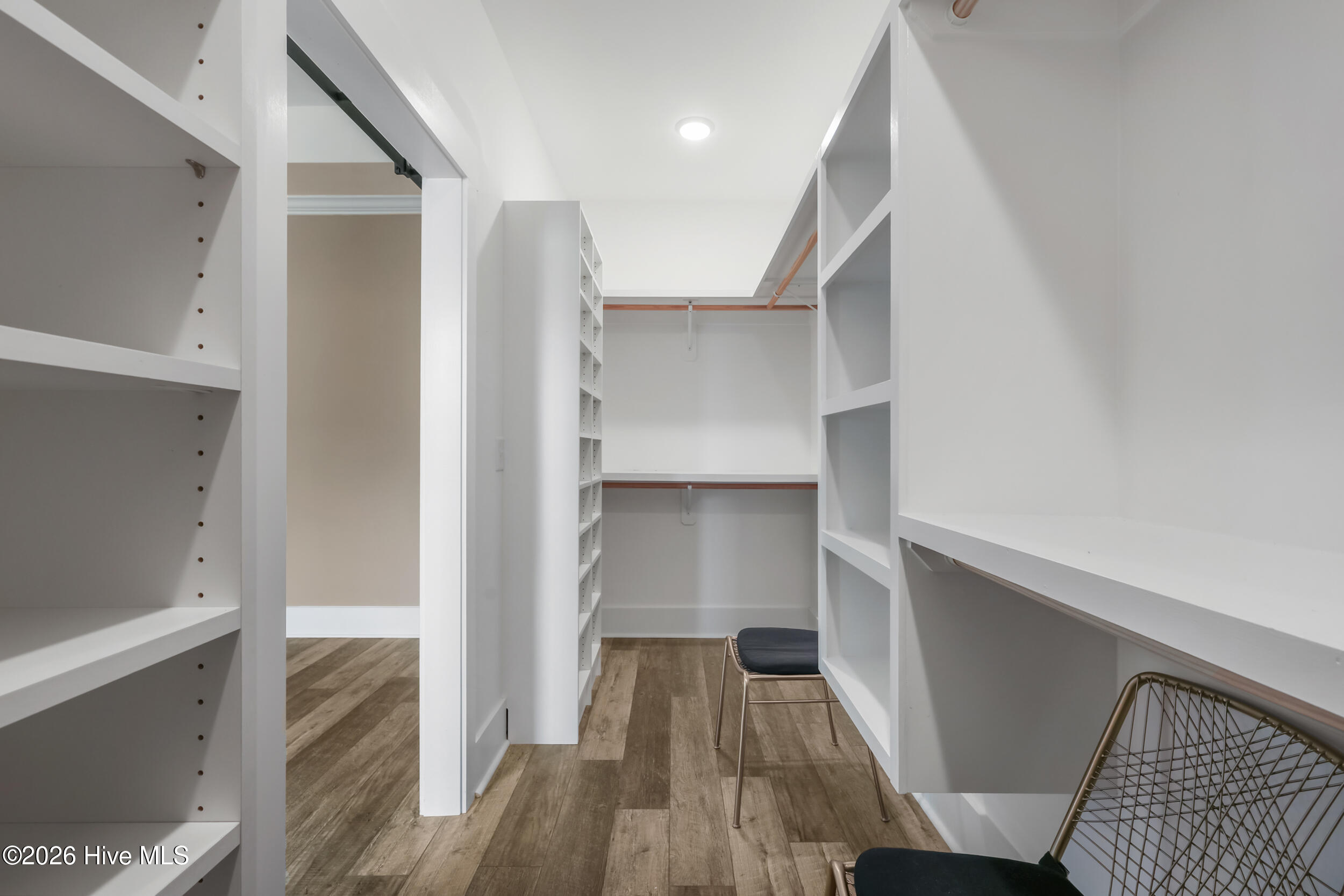 100560920 | Photo 21