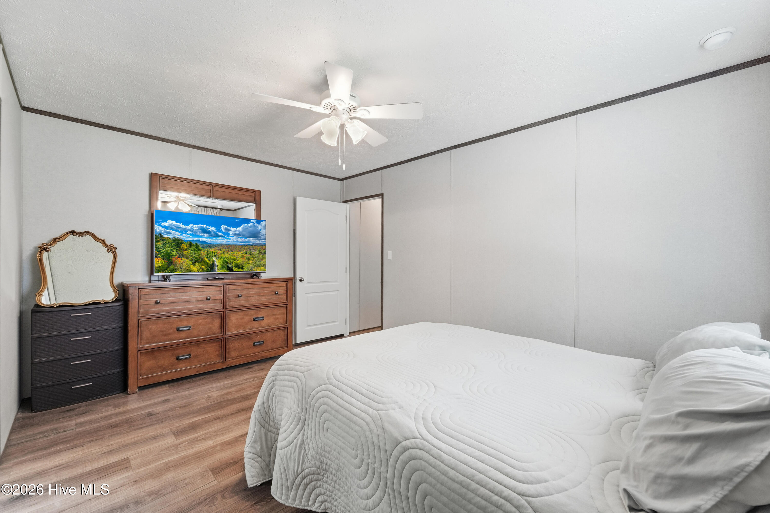 100566814 | Photo 51