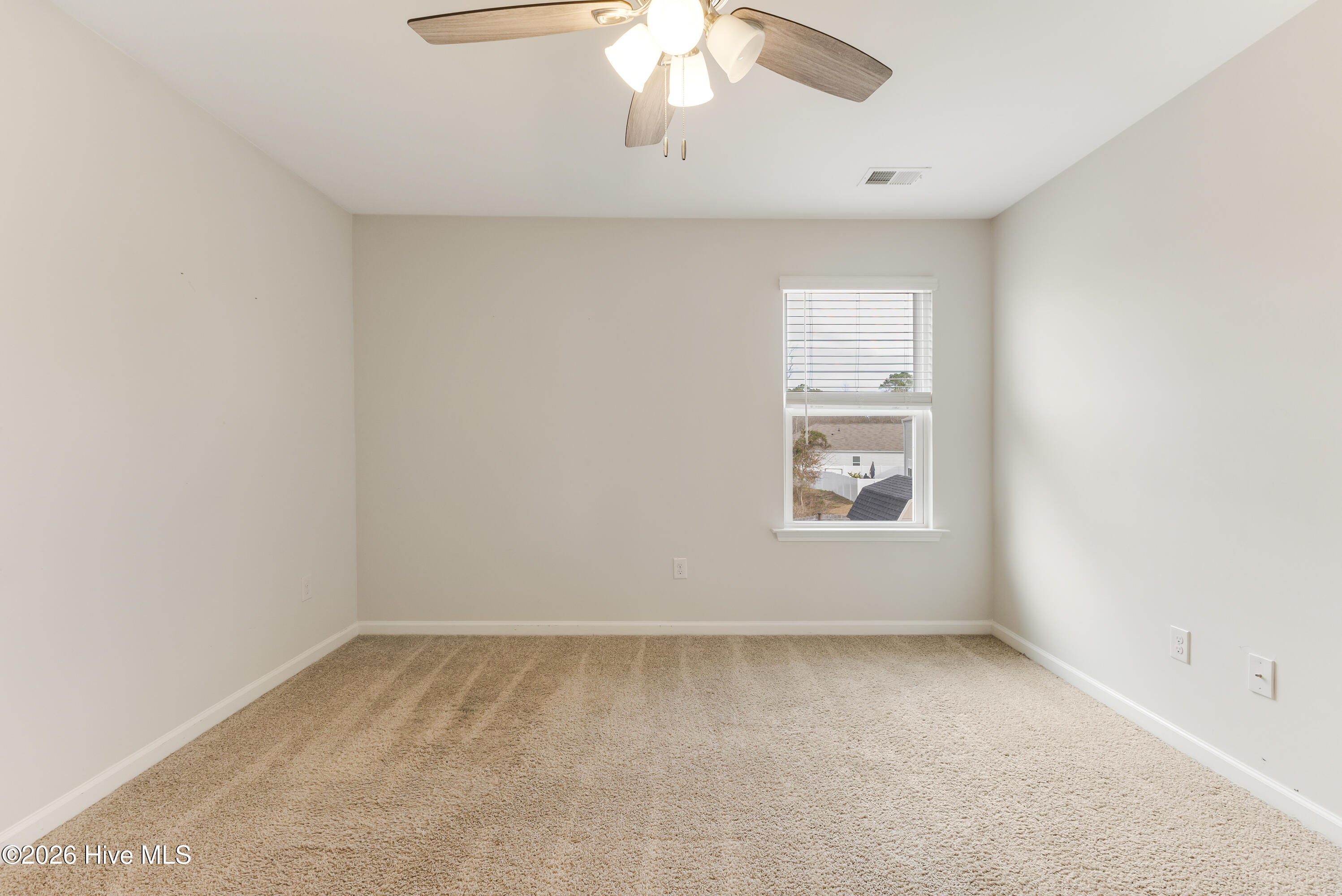 100565861 | Photo 28