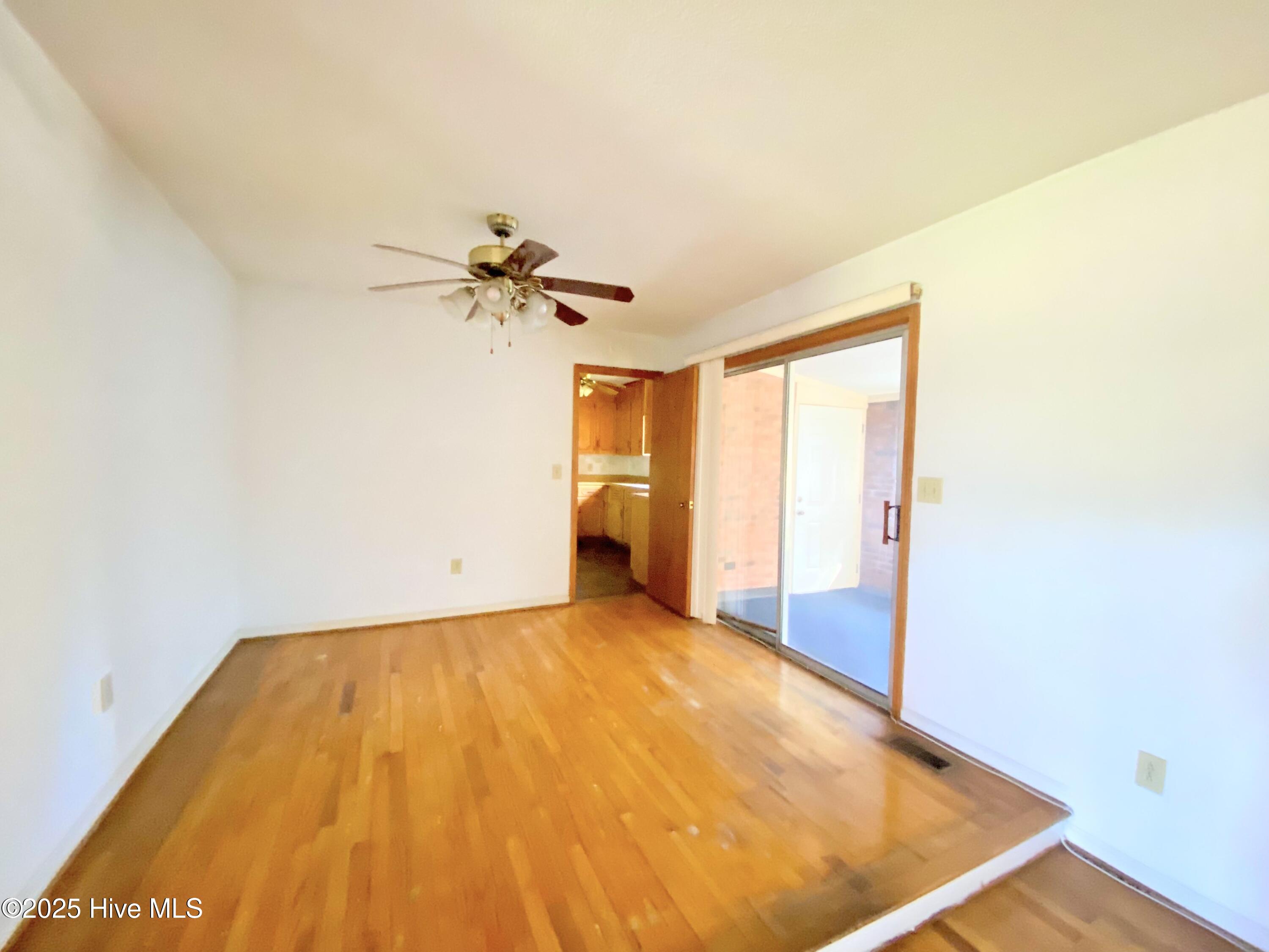 100541466 | Photo 18