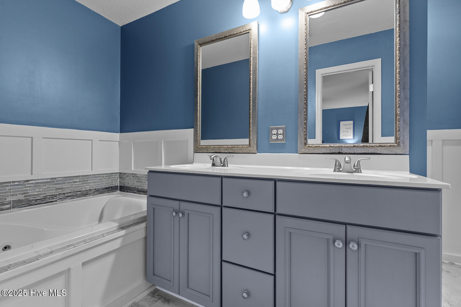 100531310 | Photo 30