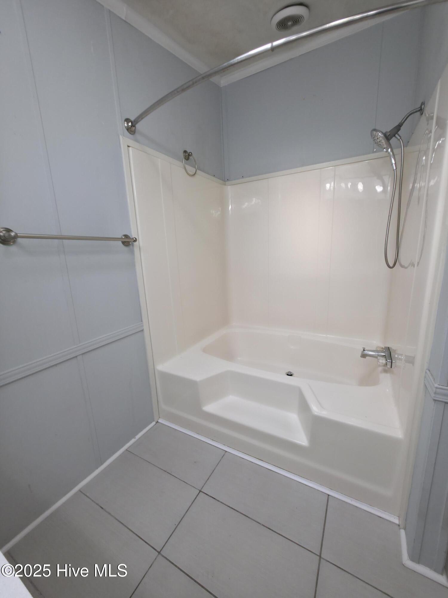 100543220 | Photo 16