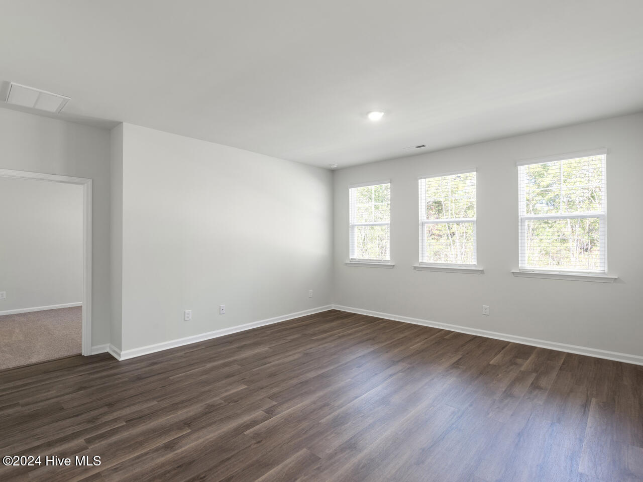 100569561 | Photo 12