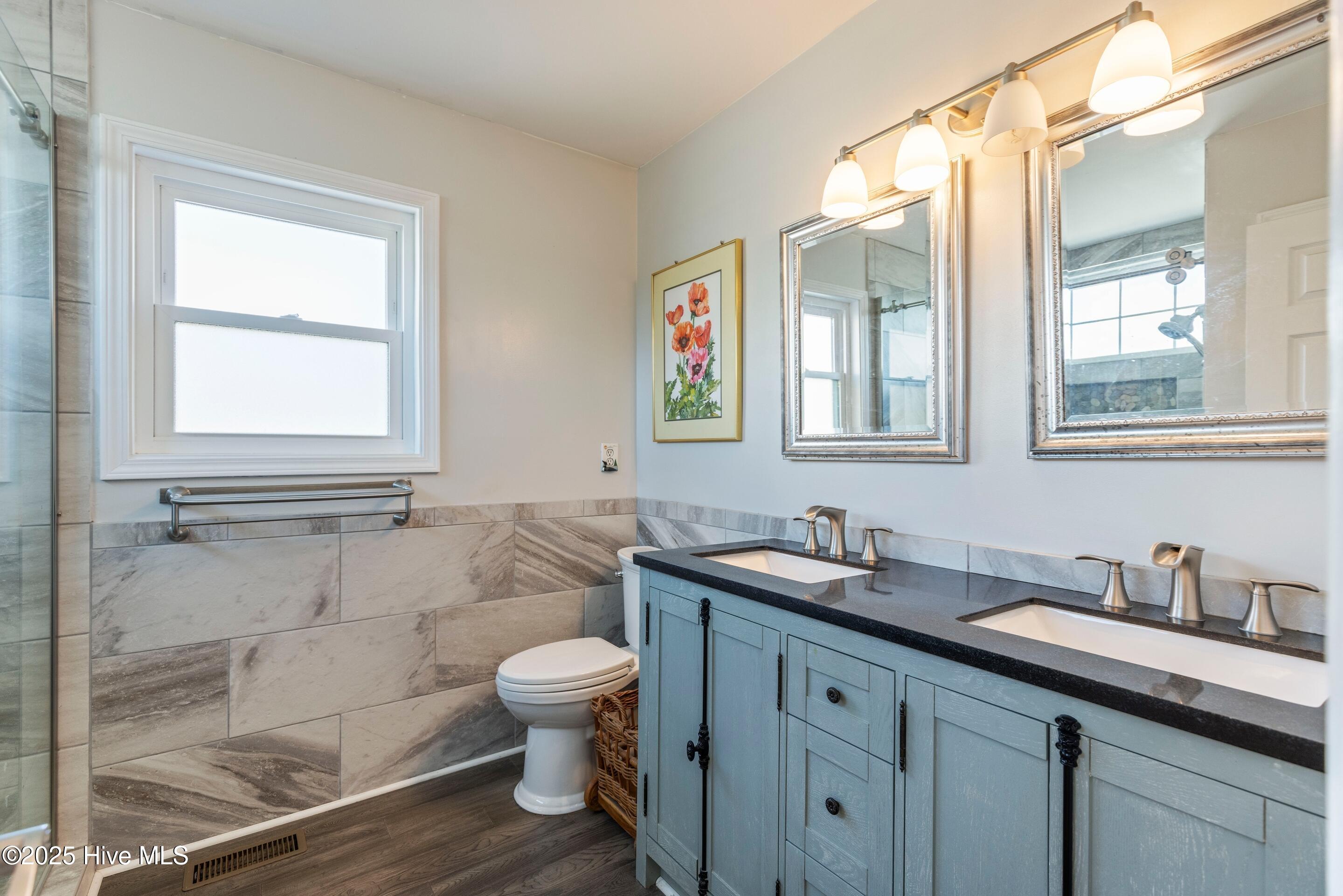 100533338 | Photo 38