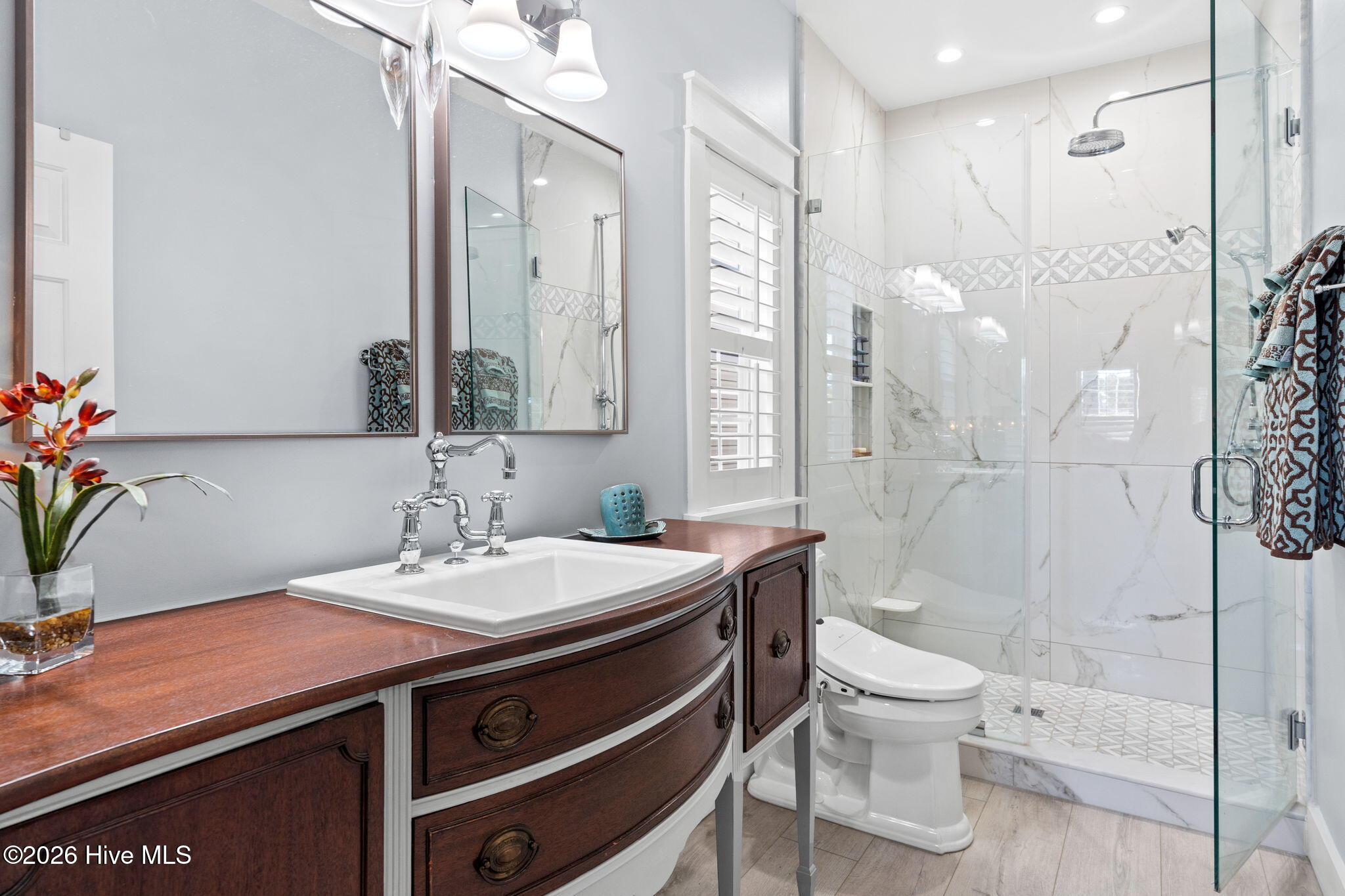 100550752 | Photo 12