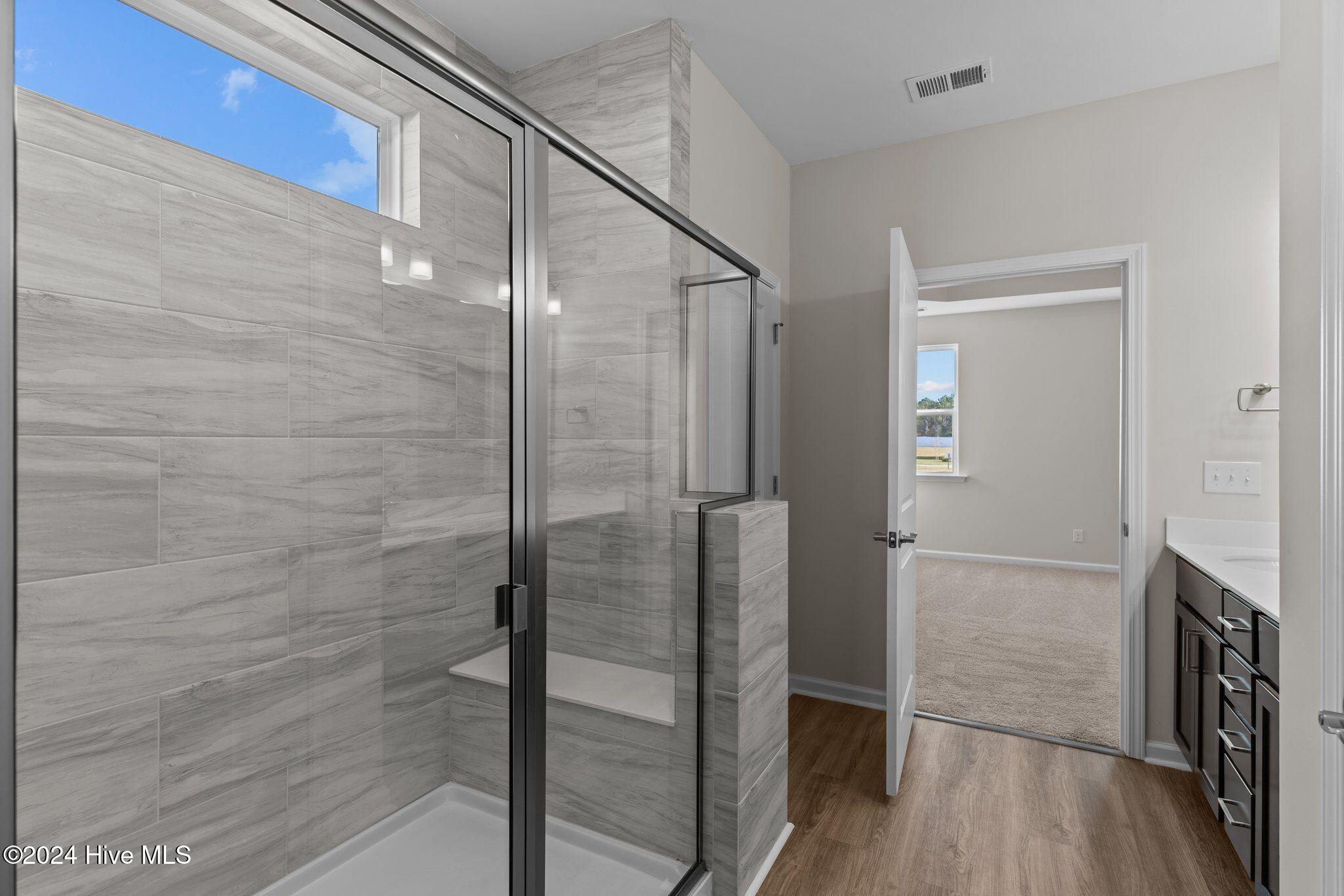 100464242 | Photo 11