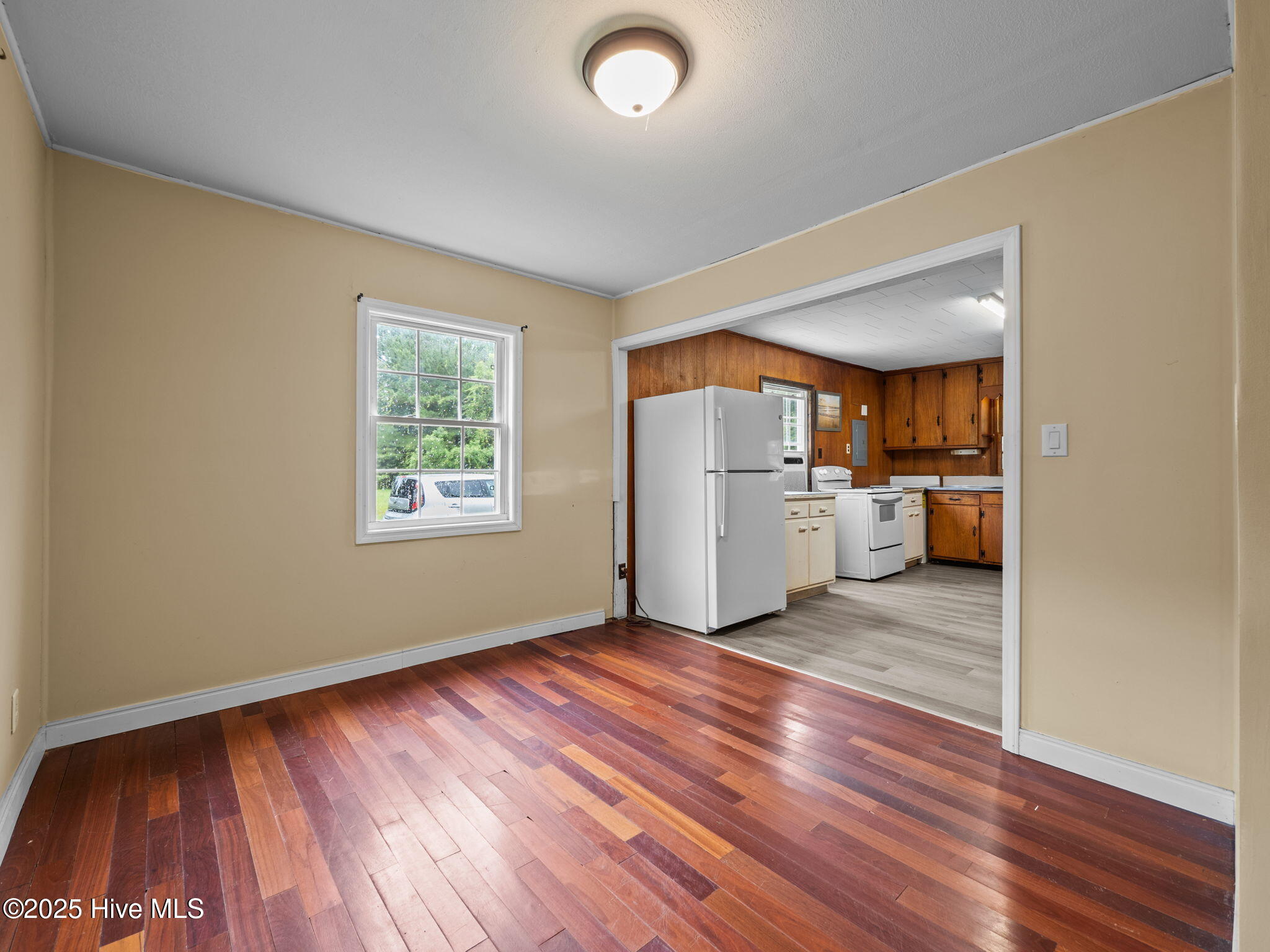 100526593 | Photo 13