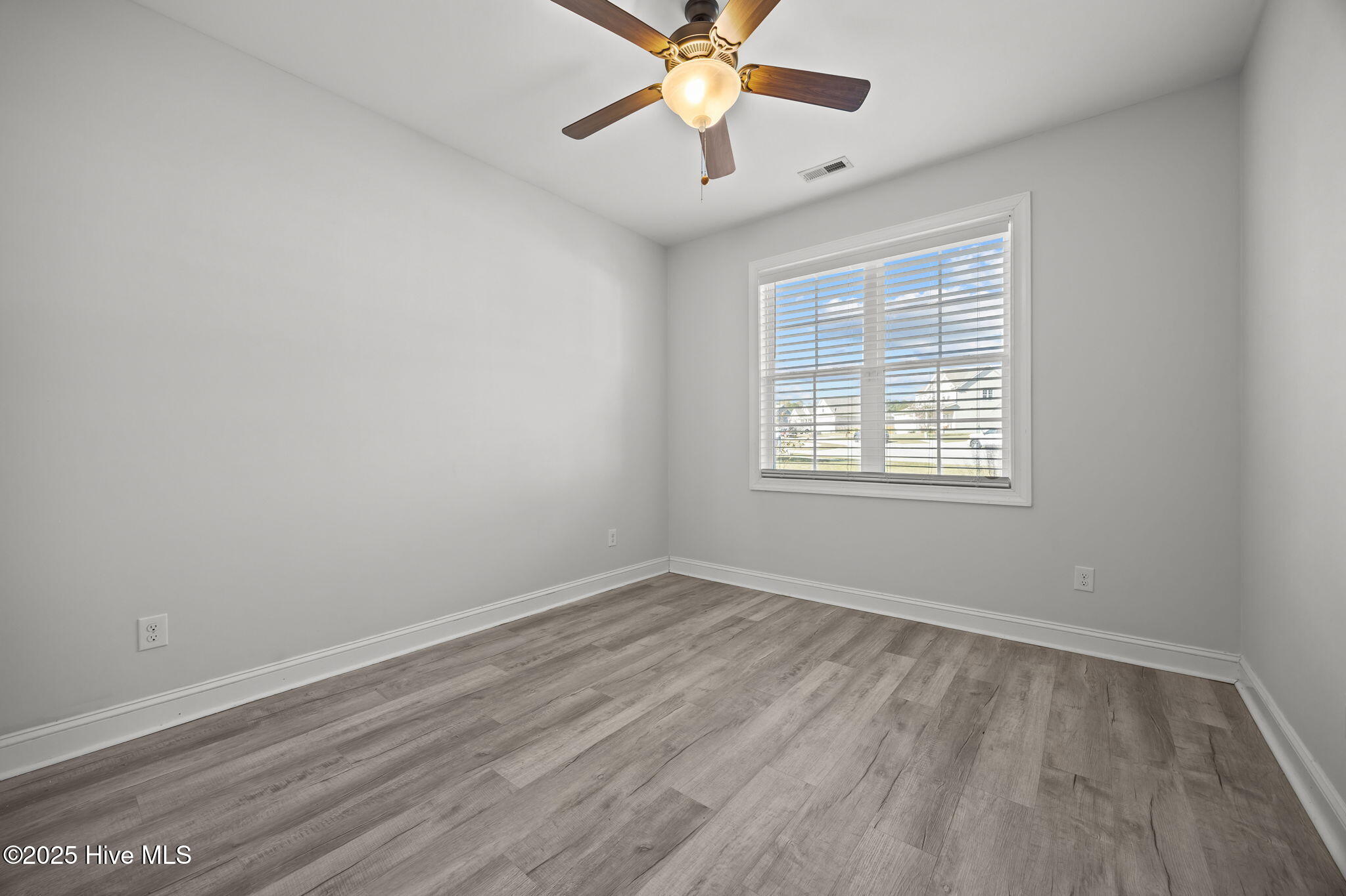 100541215 | Photo 24