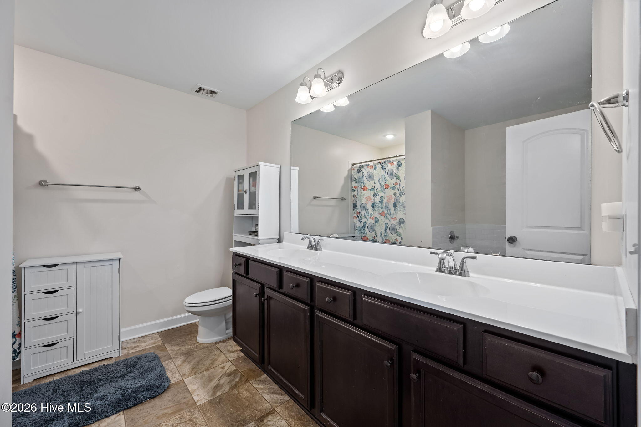 100557643 | Photo 27