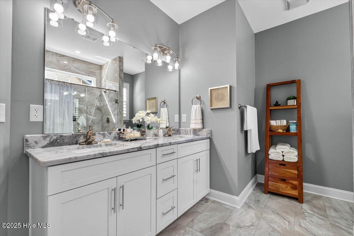 100533922 | Photo 18