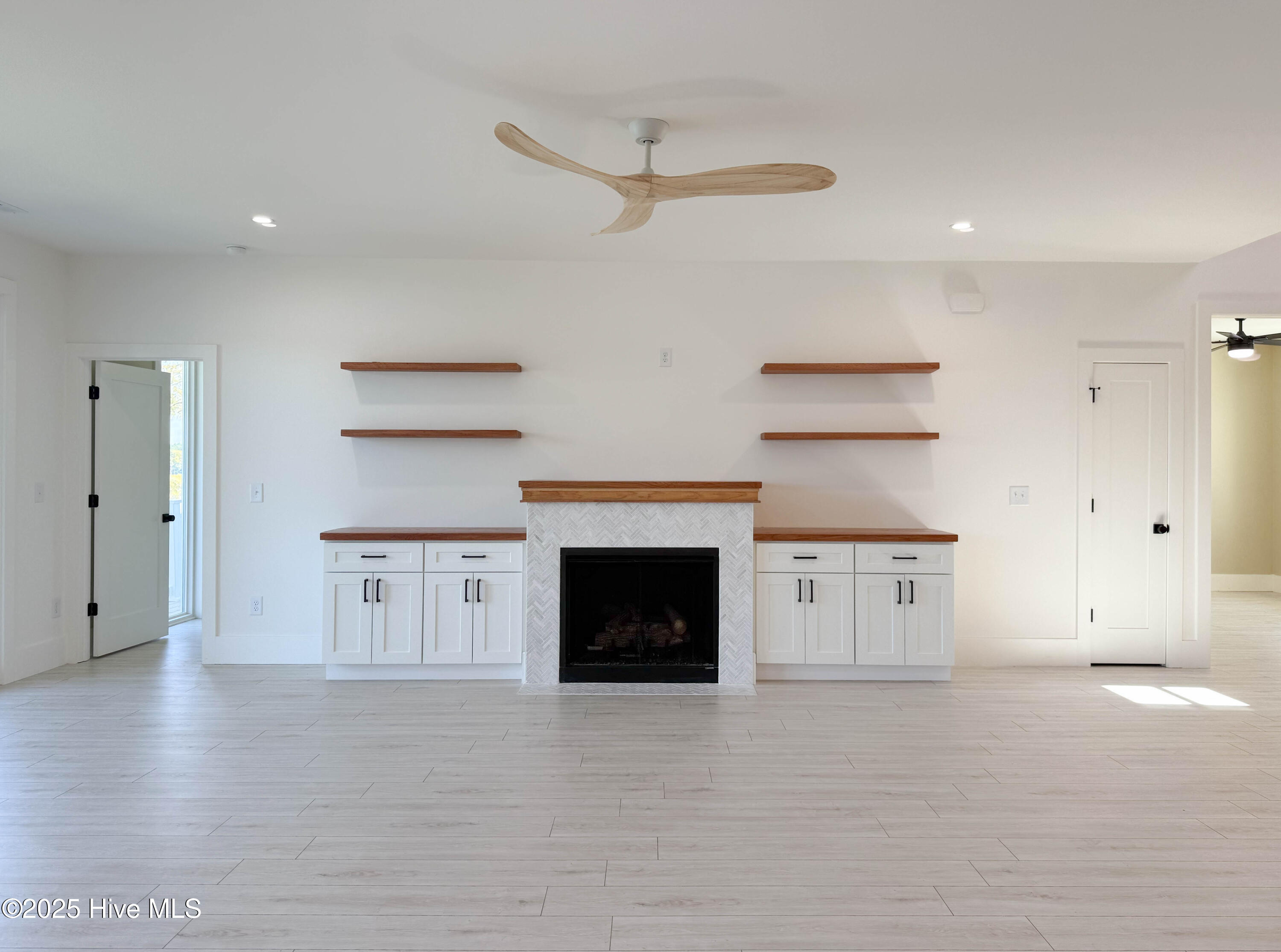 100539536 | Photo 125