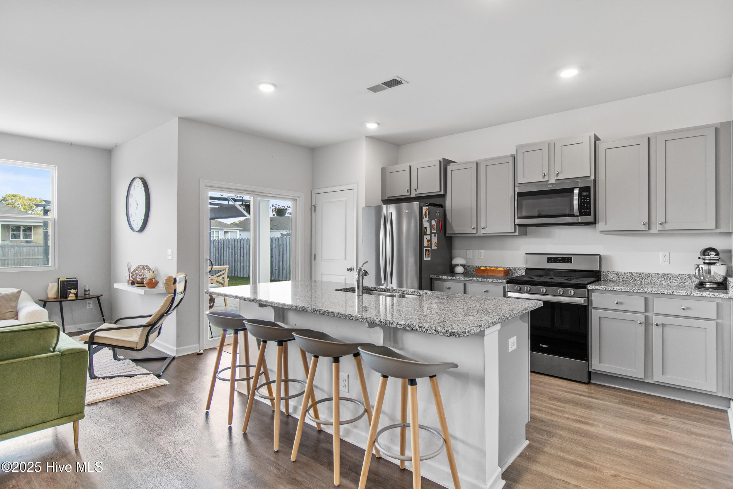 100535105 | Photo 17