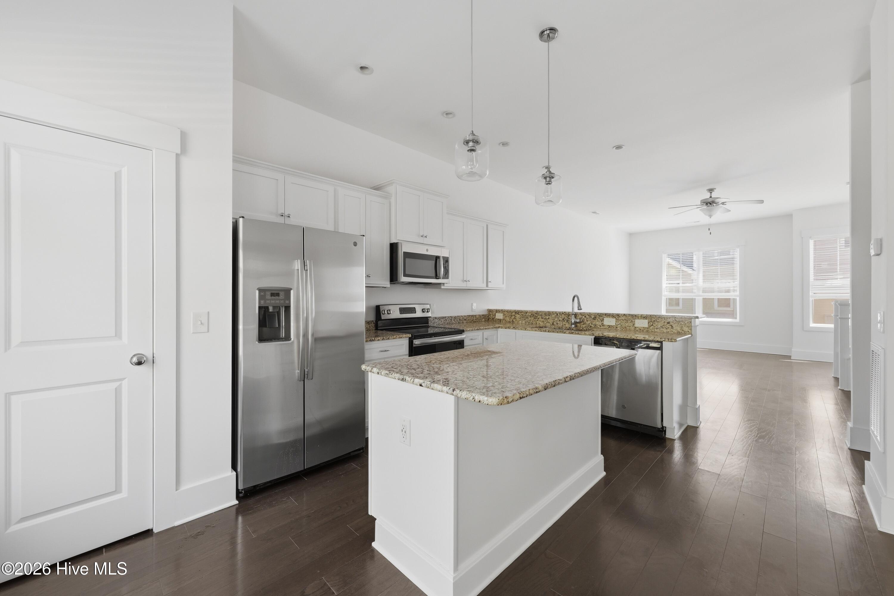 100564371 | Photo 16