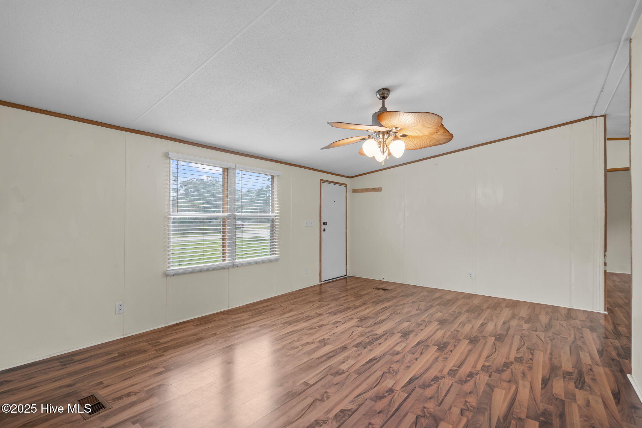 100530920 | Photo 19