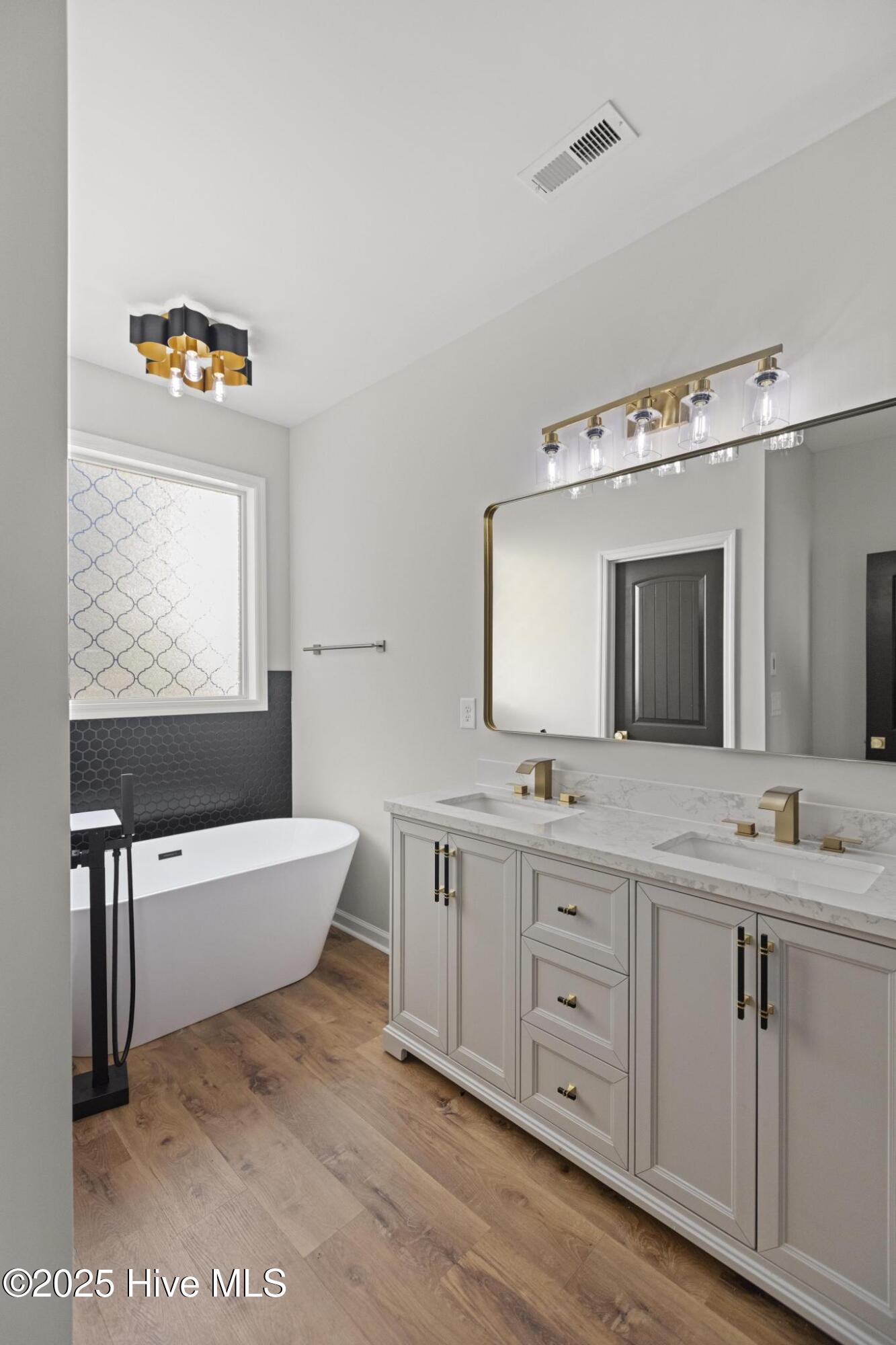 100551416 | Photo 22