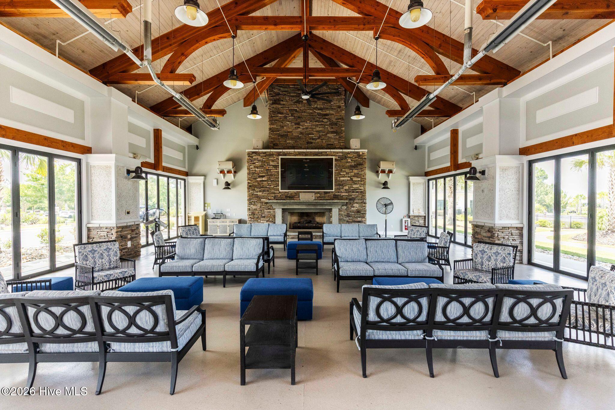 100566081 | Photo 44