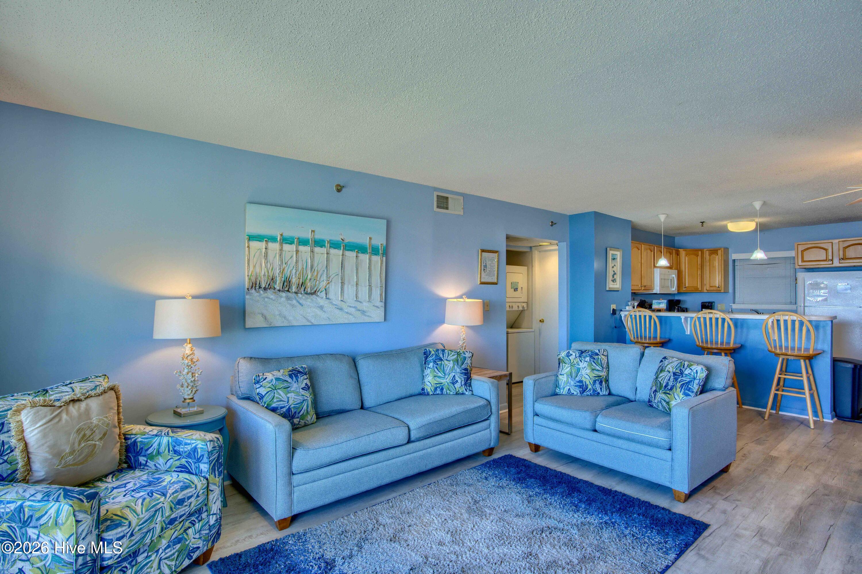 100560389 | Photo 16