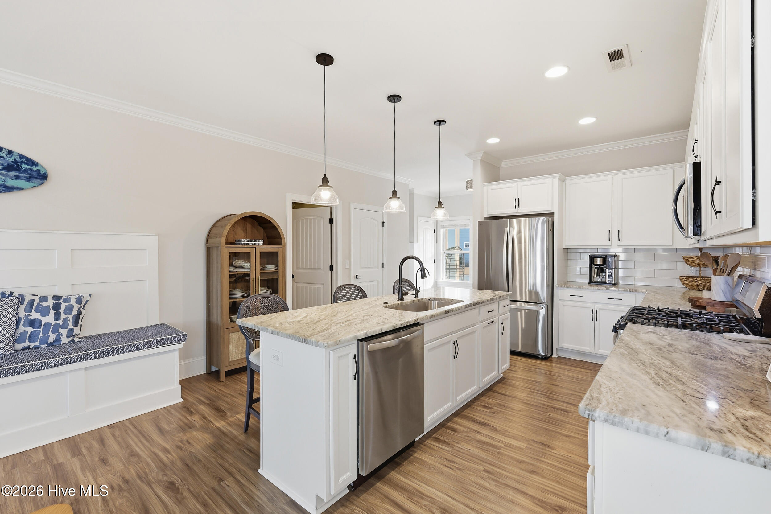 100545228 | Photo 16