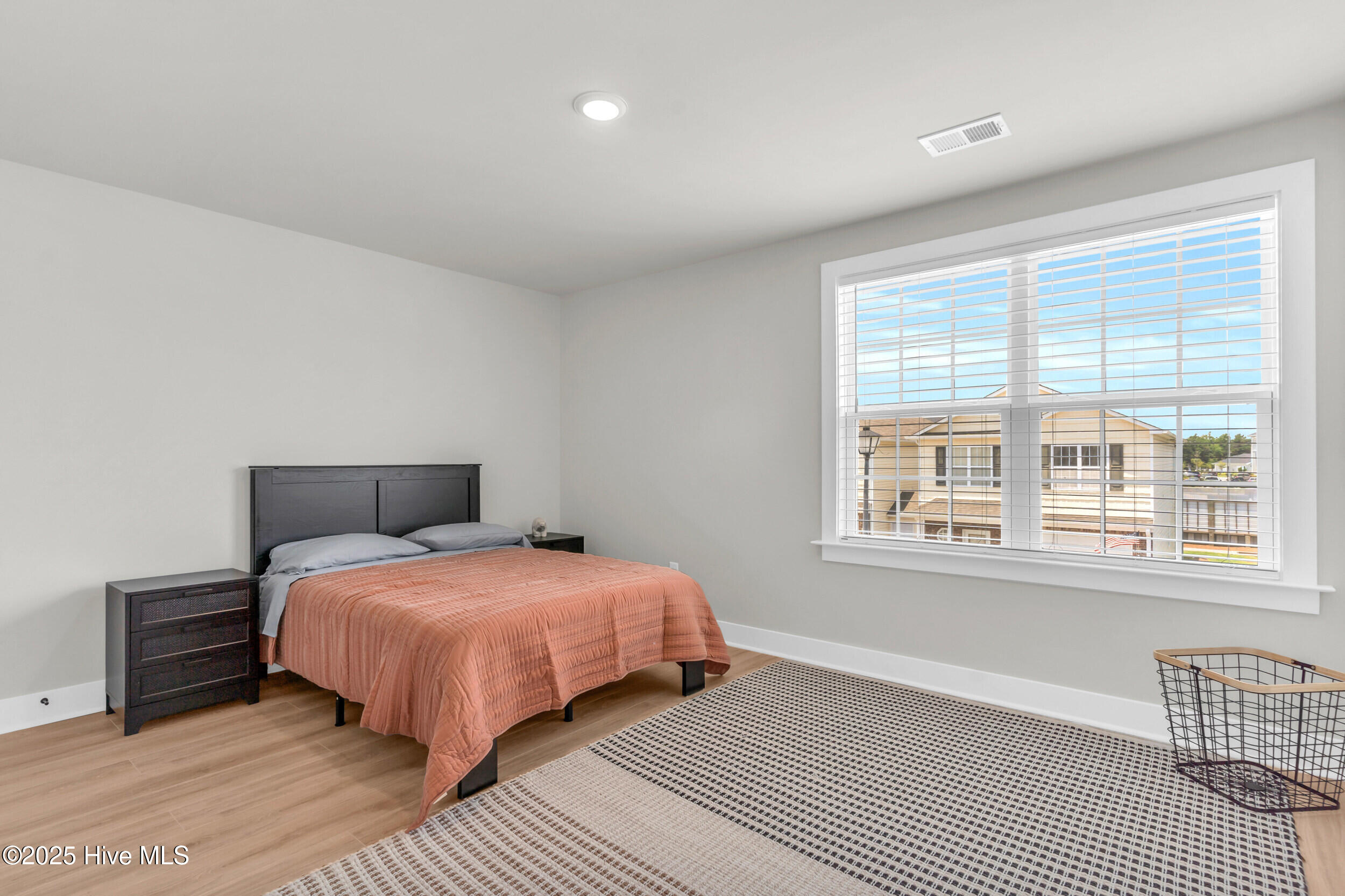 100563674 | Photo 18