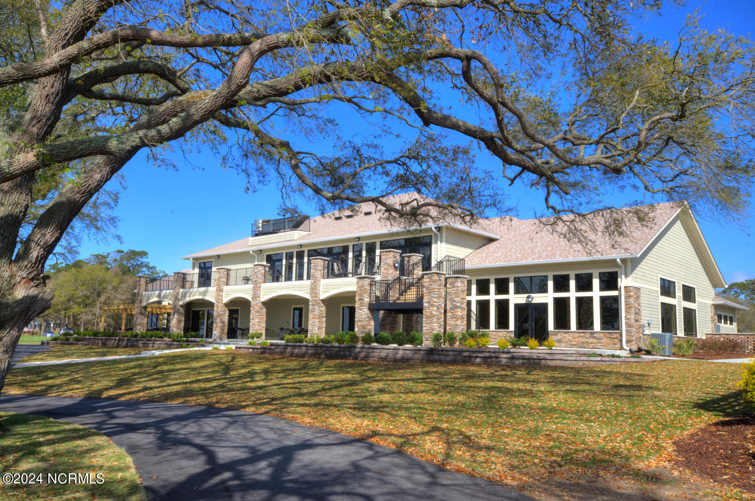 100564965 | Photo 13