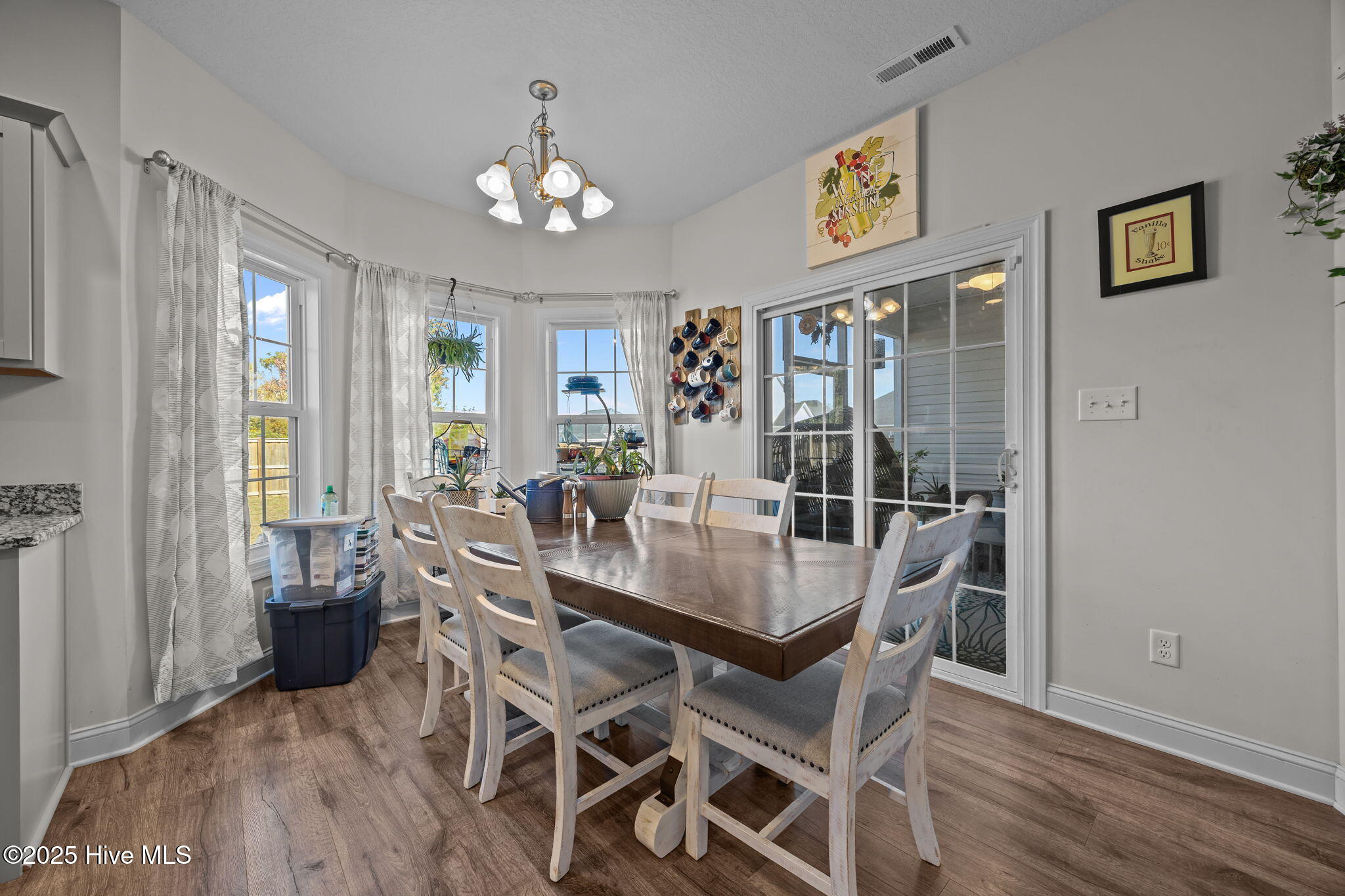 100539854 | Photo 11