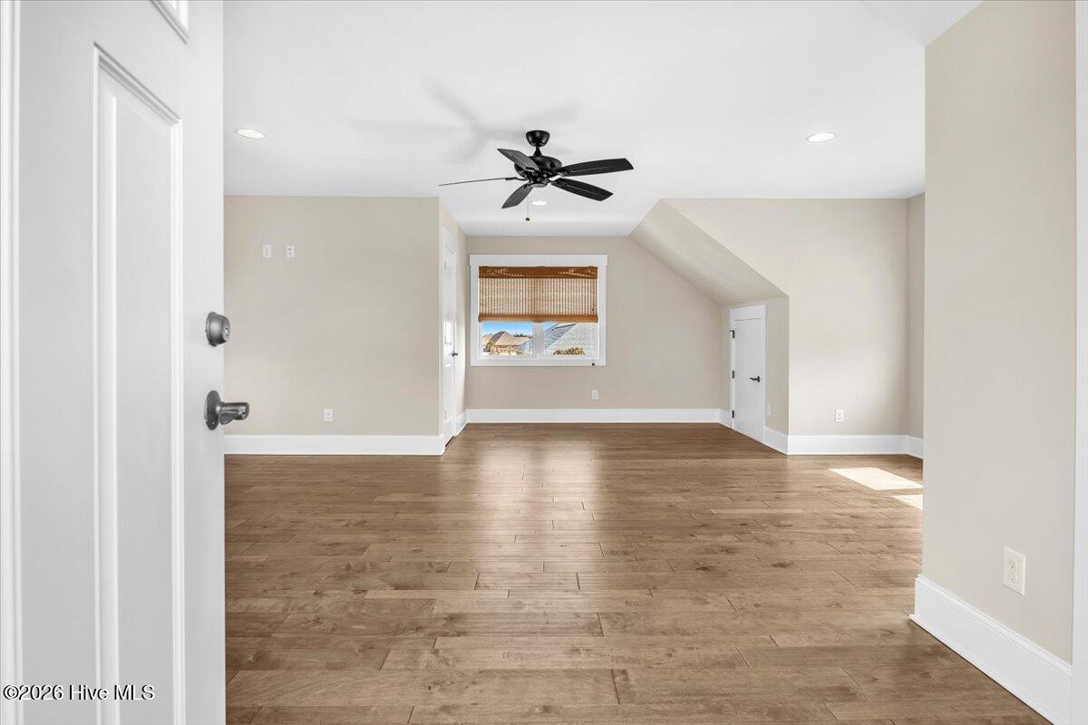 100558839 | Photo 66