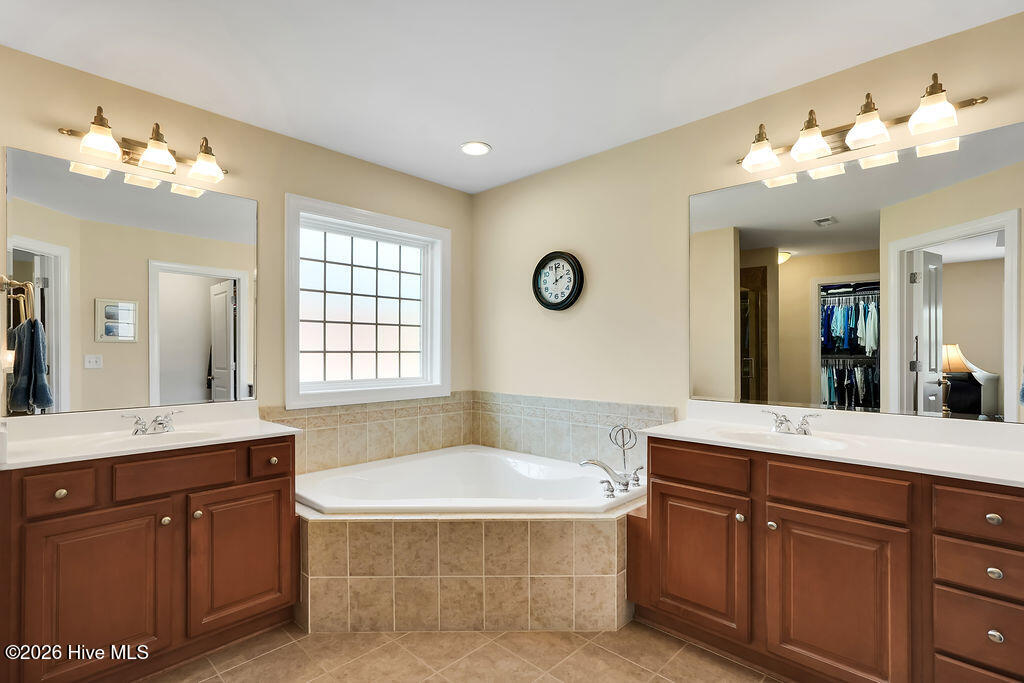 100565145 | Photo 20