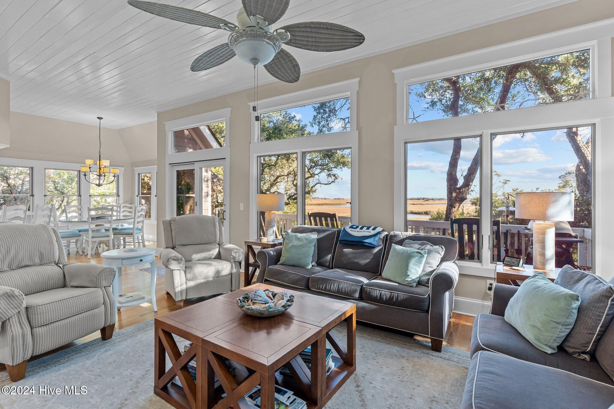 100551780 | Photo 10