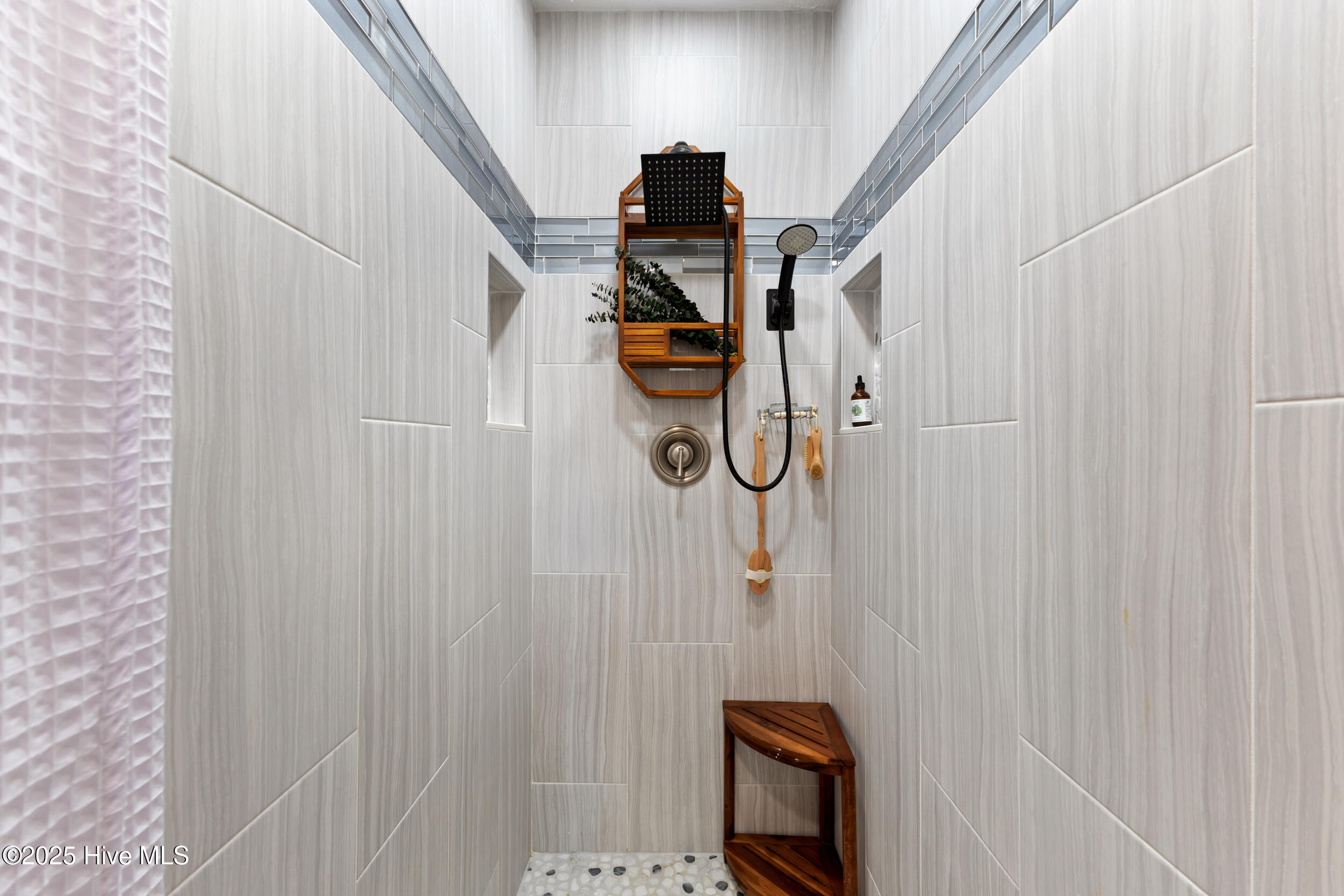 100553880 | Photo 18