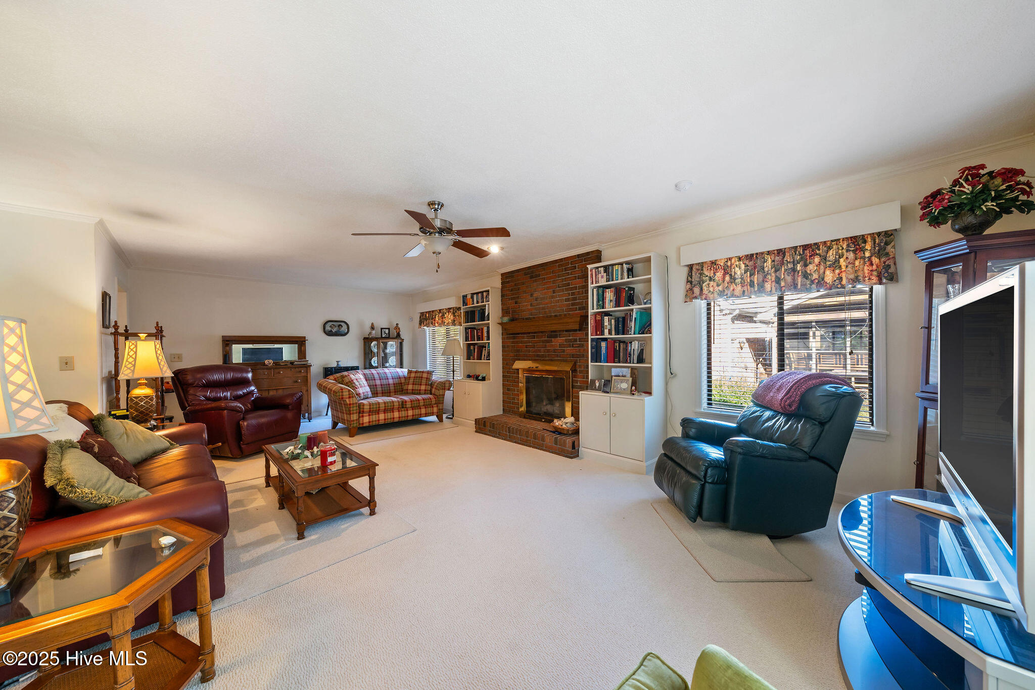 100542635 | Photo 71