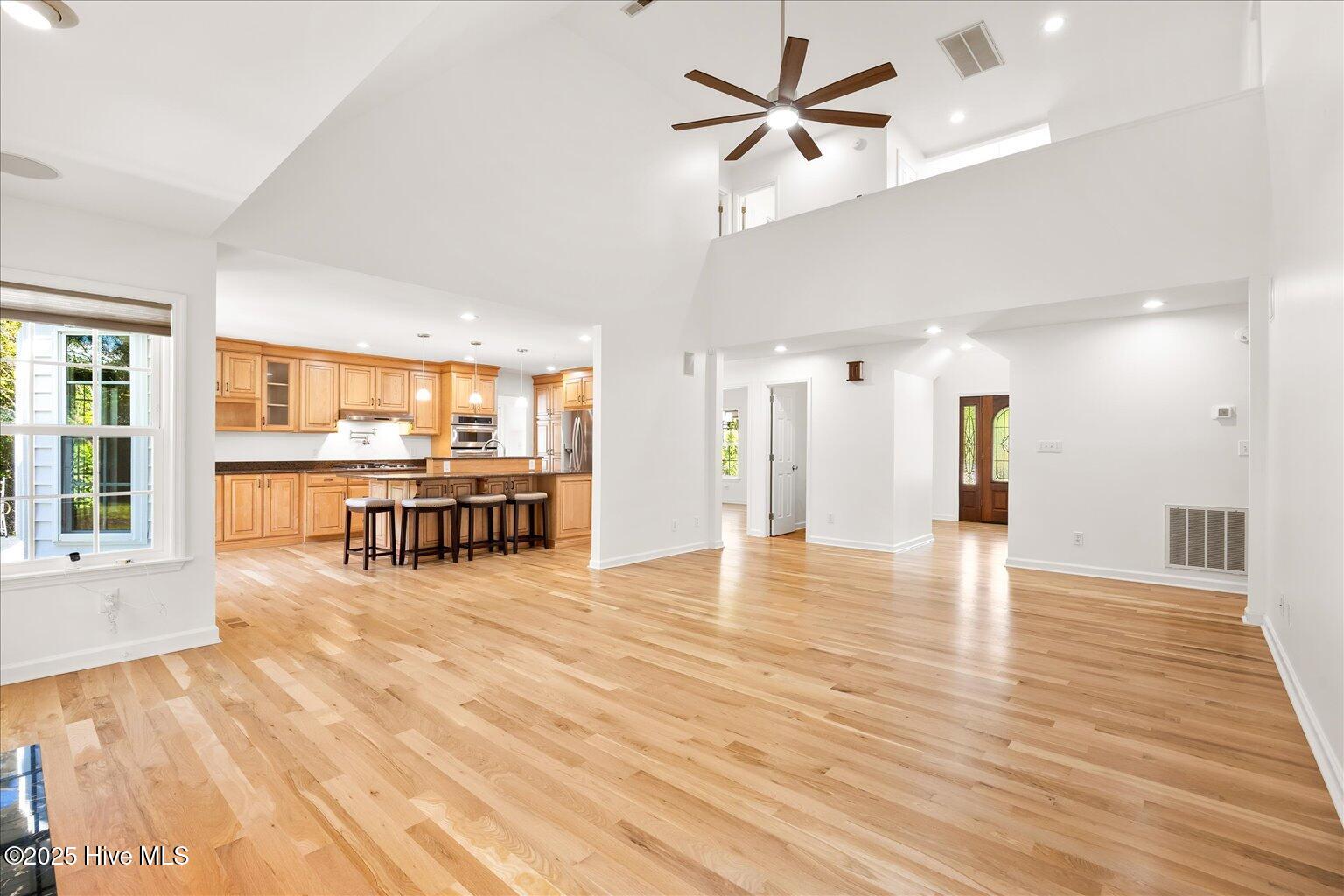 100535280 | Photo 14