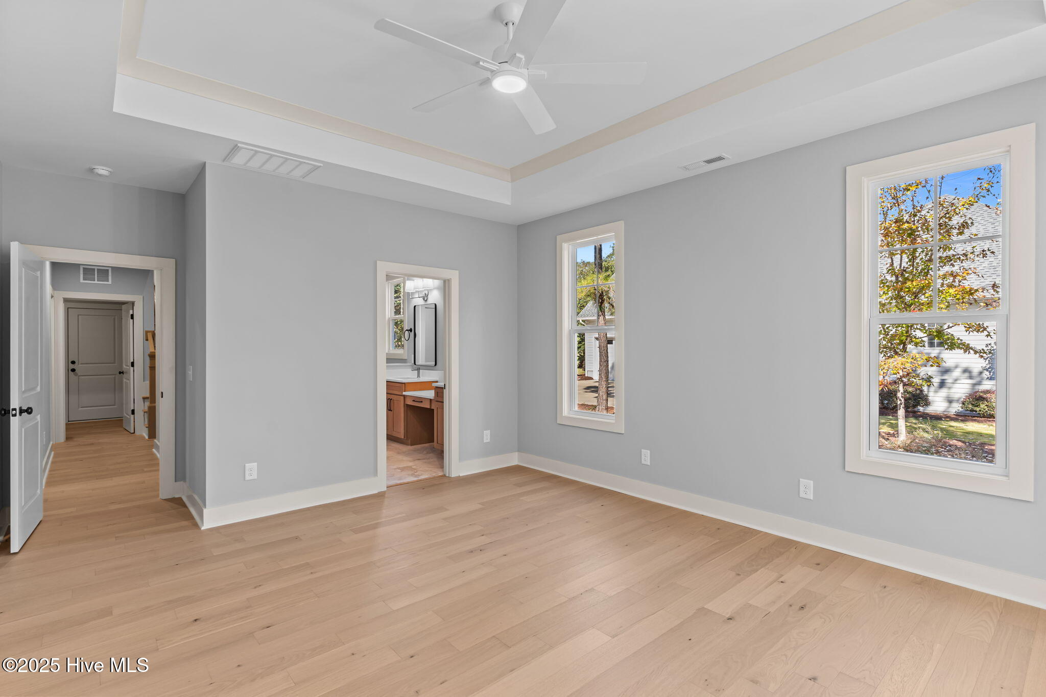 100532688 | Photo 22