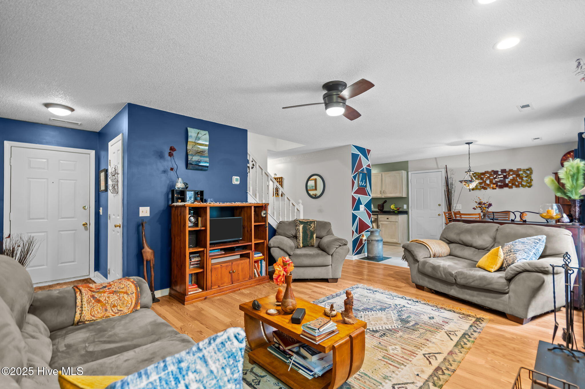 100543555 | Photo 11