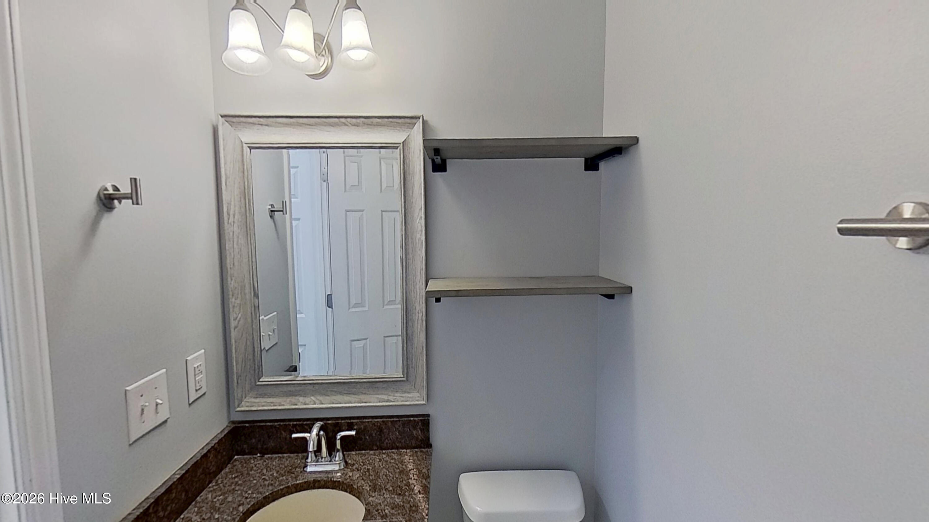 100560040 | Photo 13