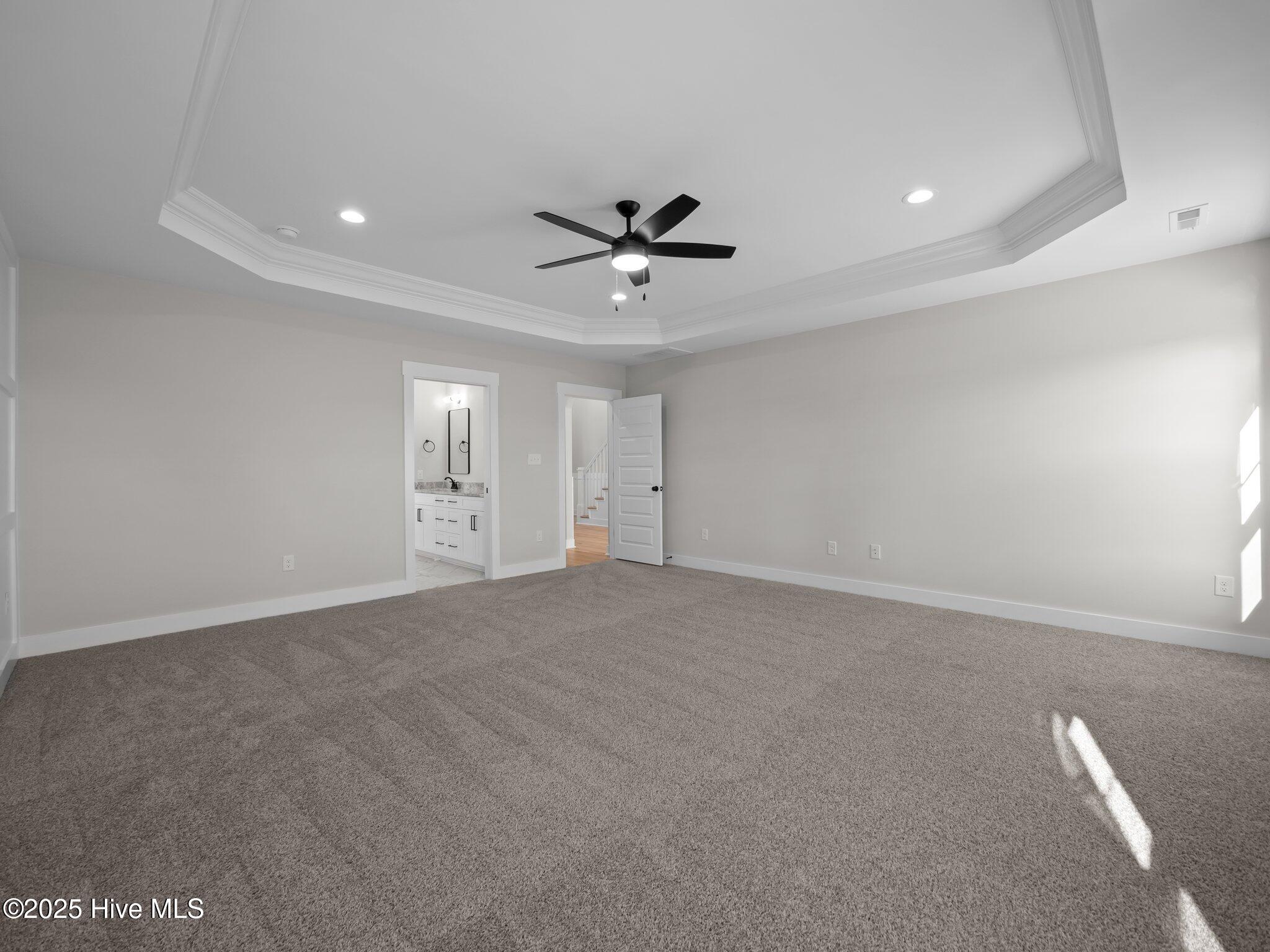 100487102 | Photo 23