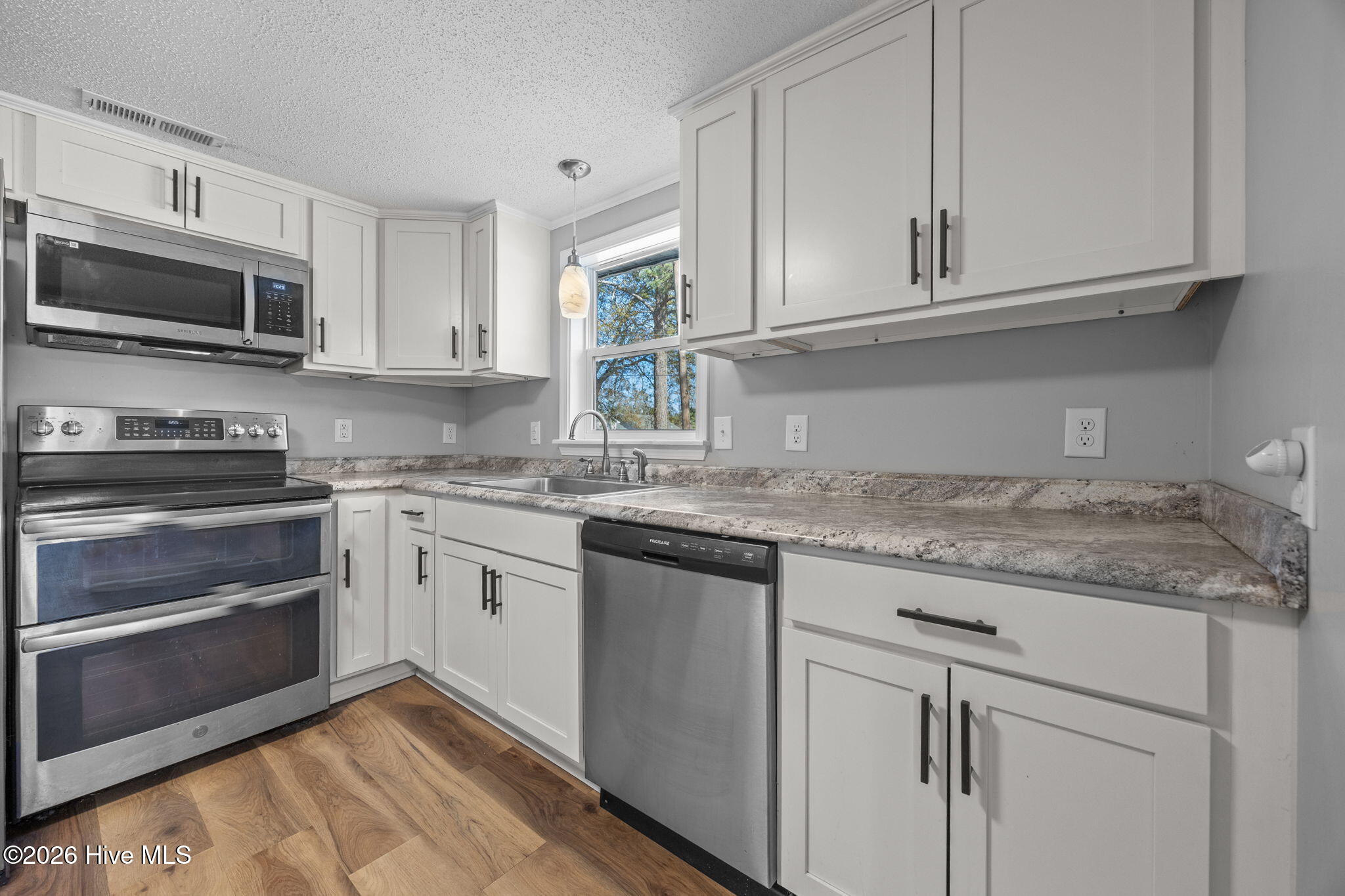 100549332 | Photo 10